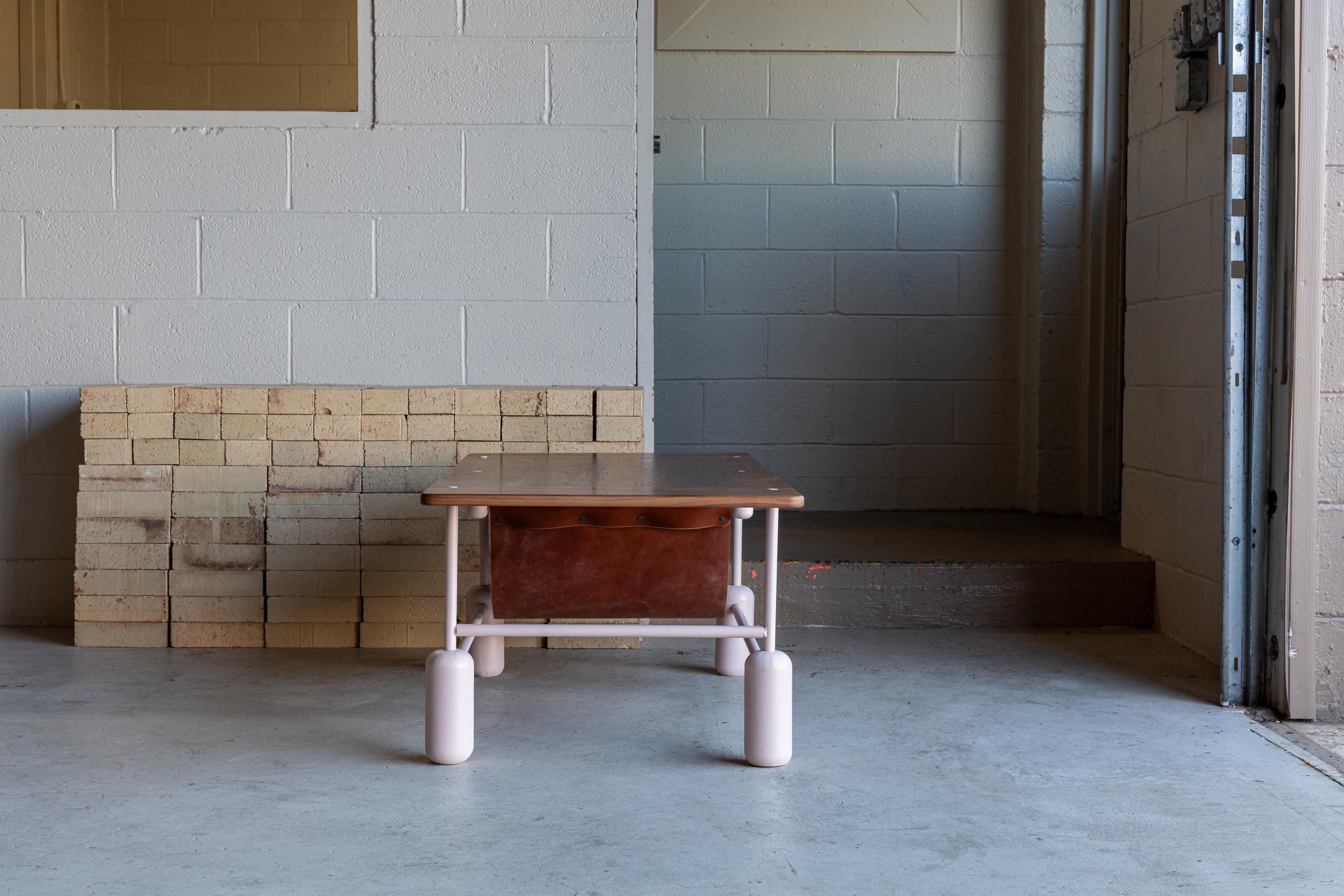 Moderne Modèle 06 - Table basse moderne et colorée en bois dur et acier avec porte-revues en vente