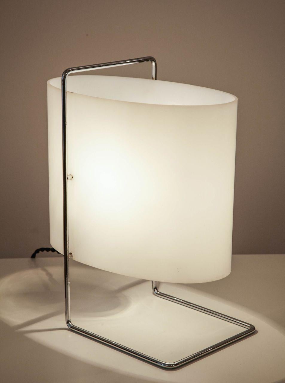 Model 1021 Pair of Table/Bedside Lamps by Roger Fatus for Disderot In Excellent Condition For Sale In London, GB