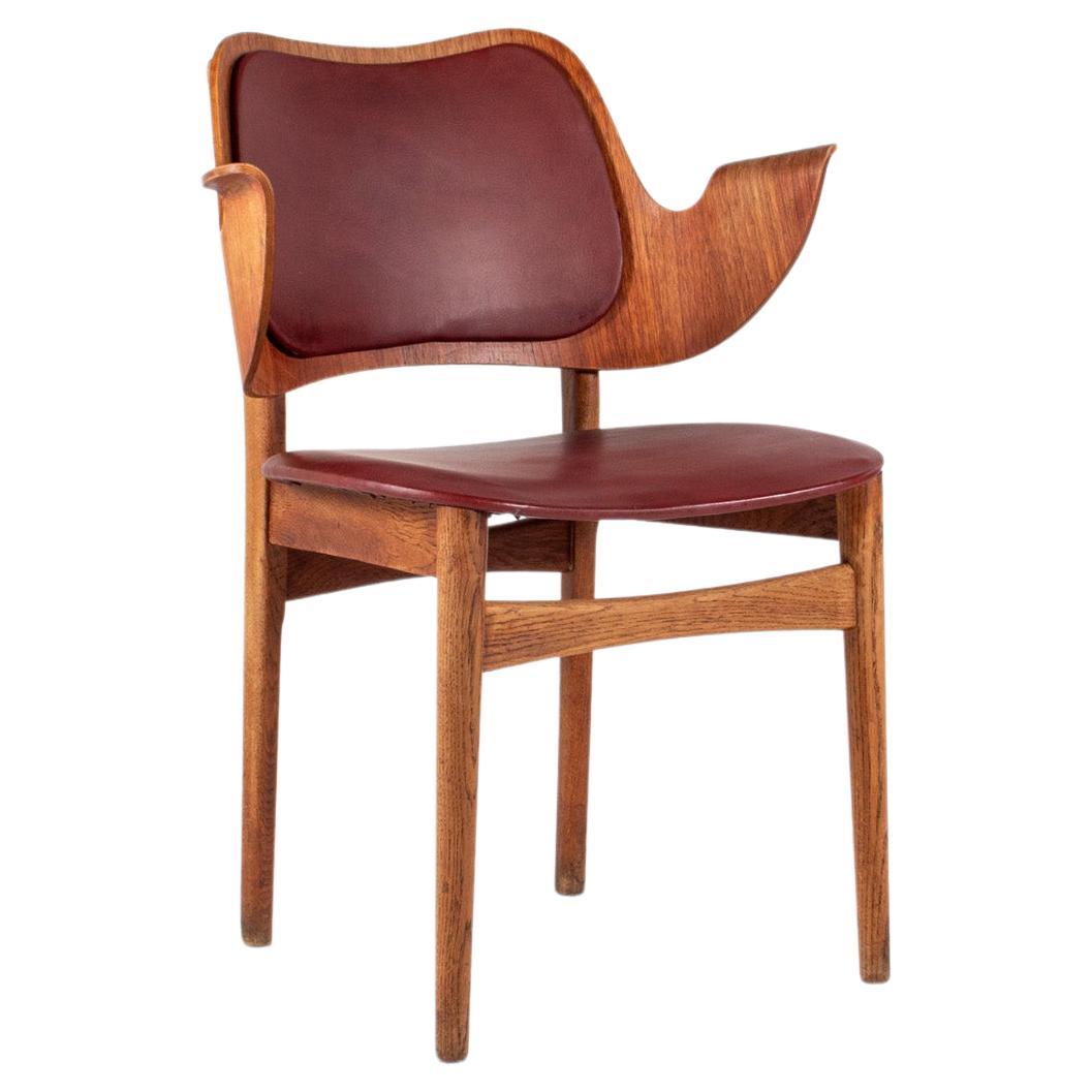 Model 107 Oak 
Teak Armchair by Hans Olsen en venta