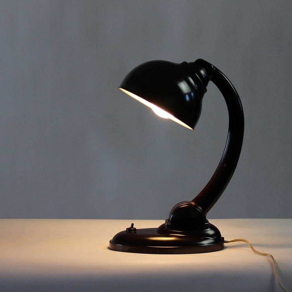 Model 11126 Bakelite Table Lamp By Eric Kirkman Cole, 1930s For Sale 7