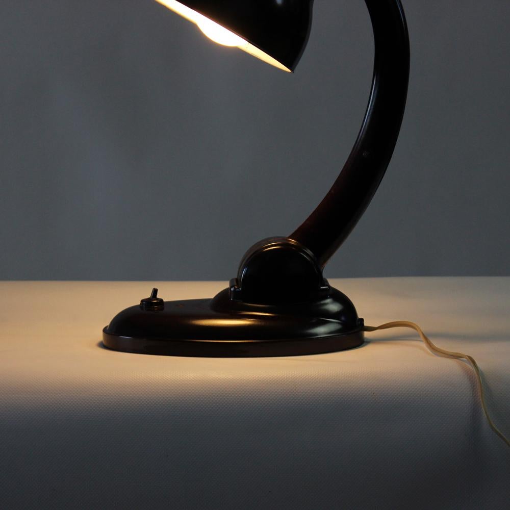 Lampe de bureau en bakélite modèle 11126 d'Eric Kirkman Cole, années 1930 en vente 7