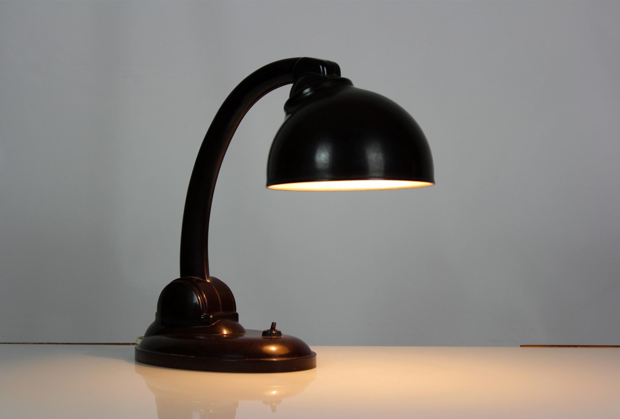 Model 11126 Bakelite Table Lamp by Eric Kirkman Cole, 1930s 1