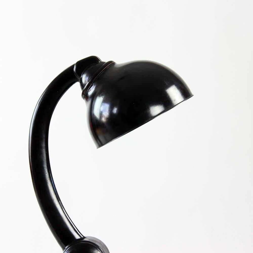 Model 11126 Bakelite Table Lamp By Eric Kirkman Cole, 1930s For Sale 1