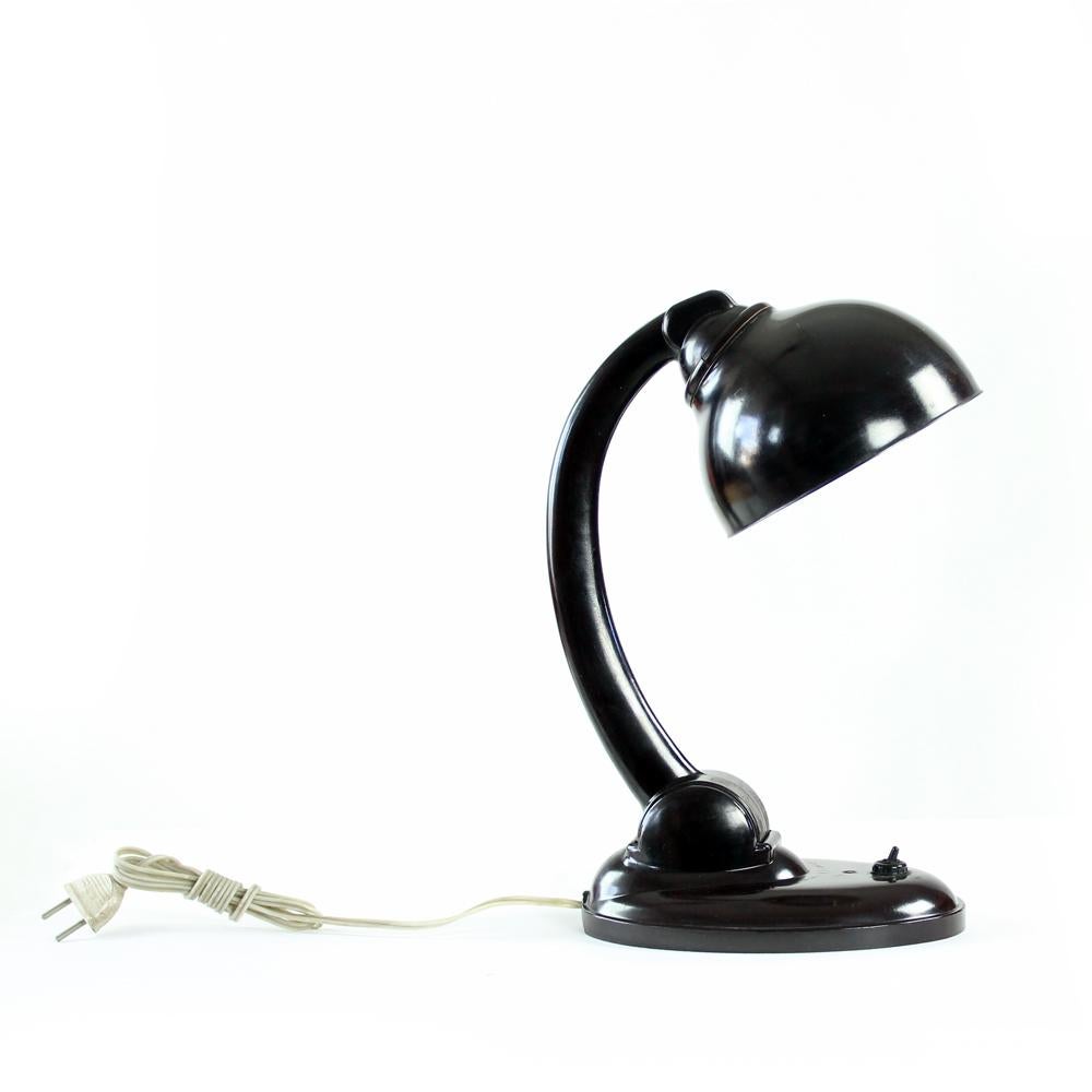 Model 11126 Bakelite Table Lamp By Eric Kirkman Cole, 1930s For Sale 2