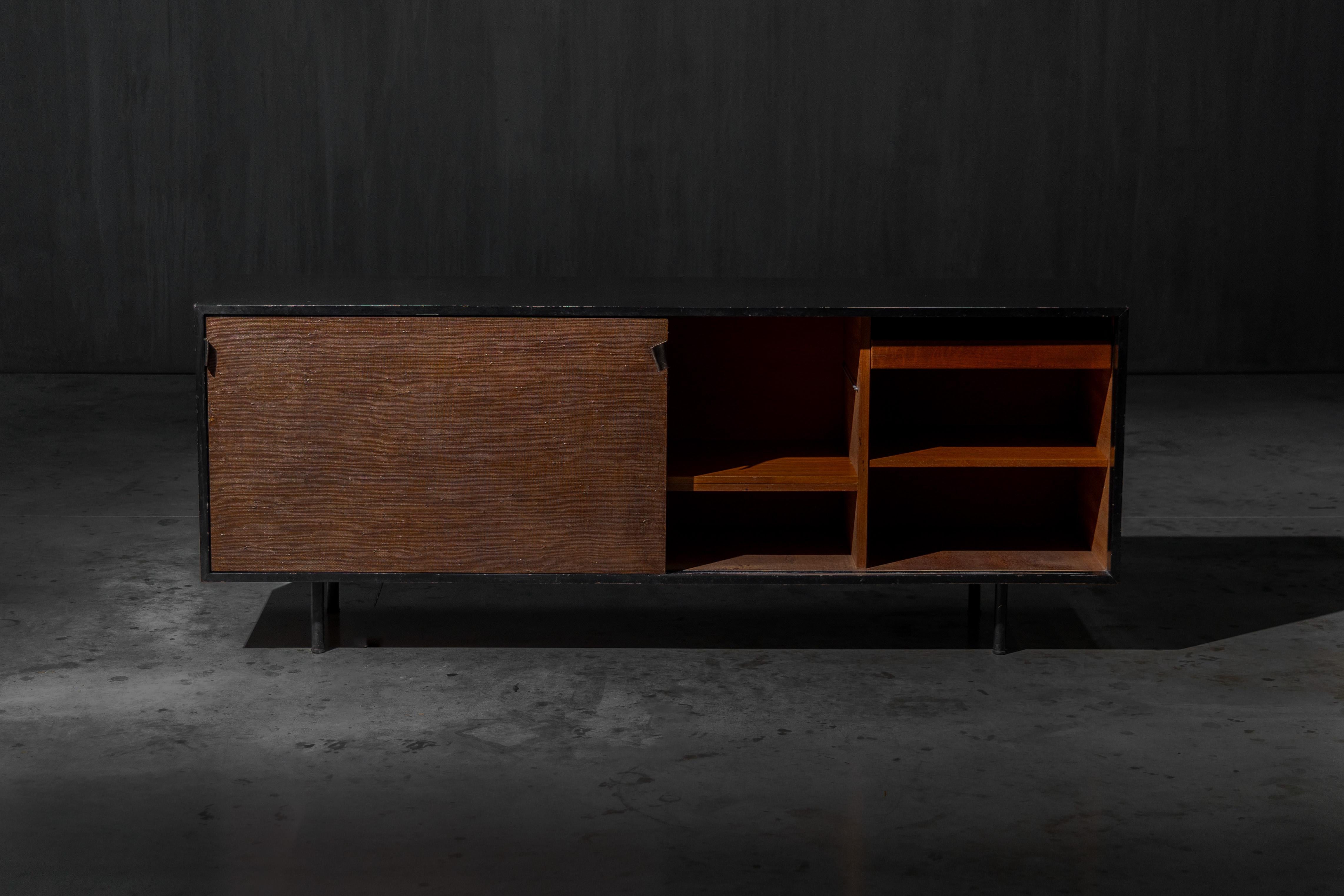 Sideboard „Modell 116“ von Florence Knoll, Vereinigte Staaten, 1940er Jahre im Zustand „Gut“ im Angebot in Antwerp, BE