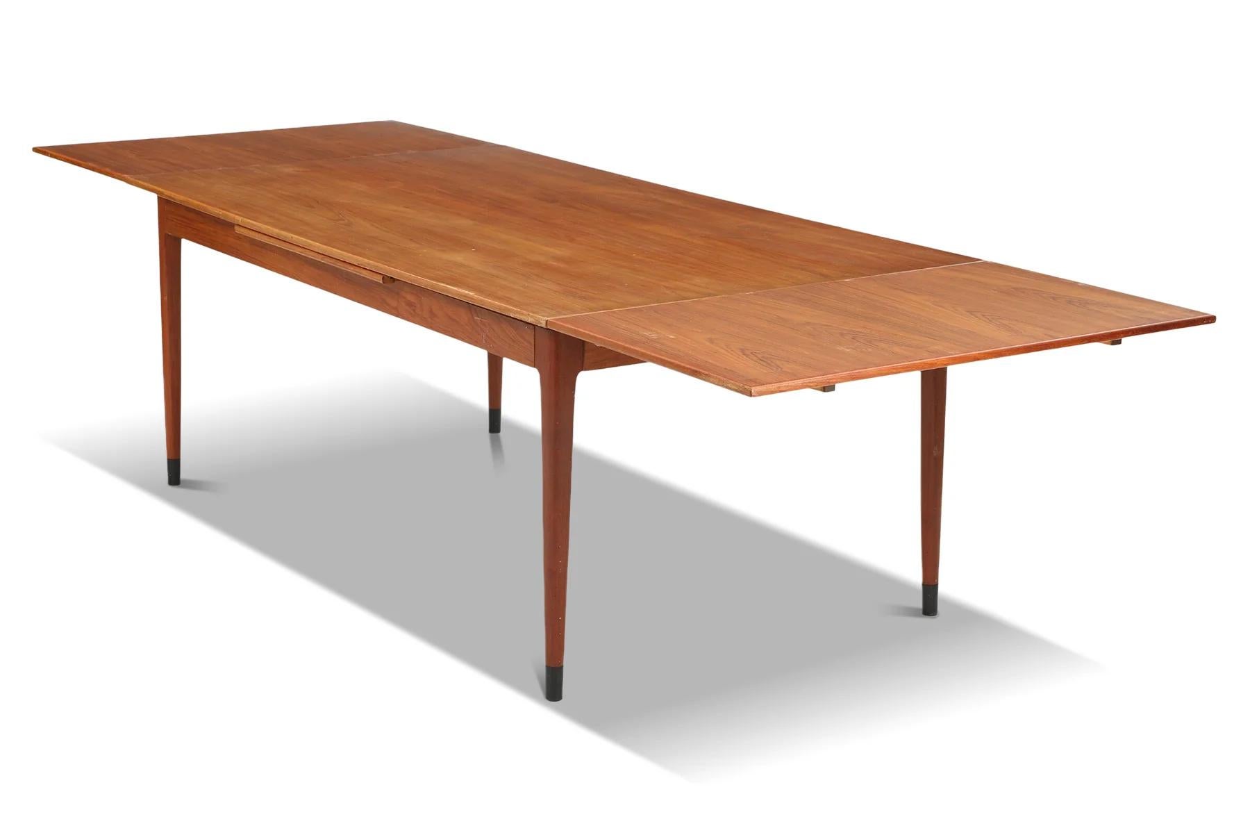 Mid-Century Modern Model 12 teak draw leaf dining table by j.L. Møller For Sale