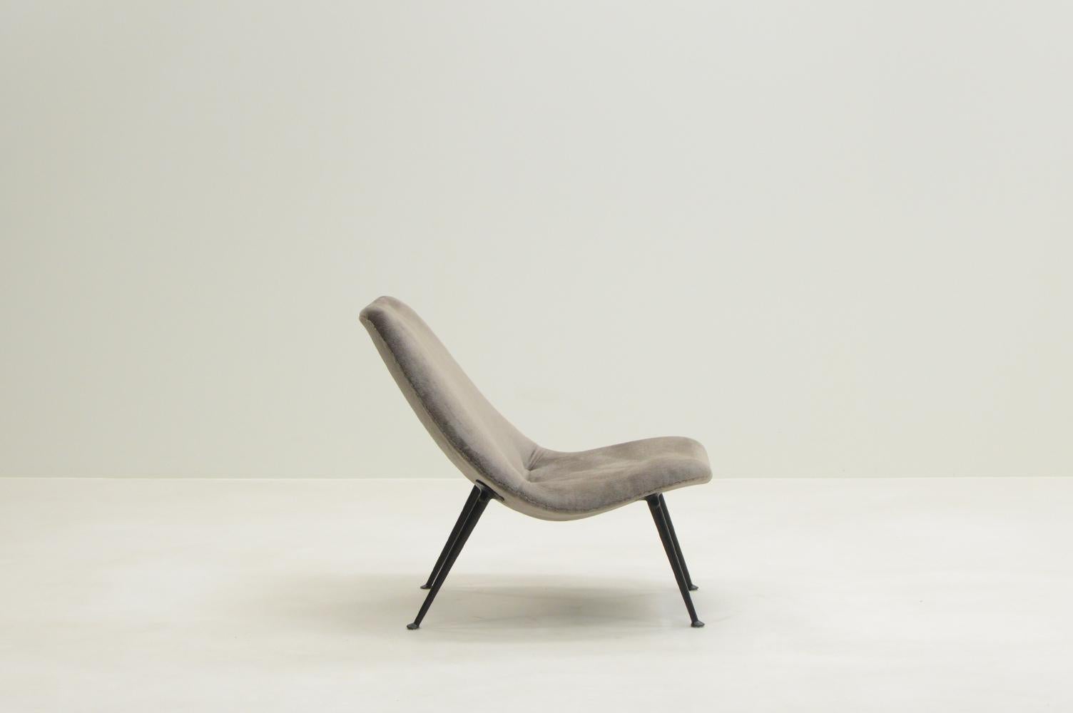 Mid-Century Modern Chaise modèle 122 par Theo Ruth pour Artifort, années 1950, Pays-Bas. en vente