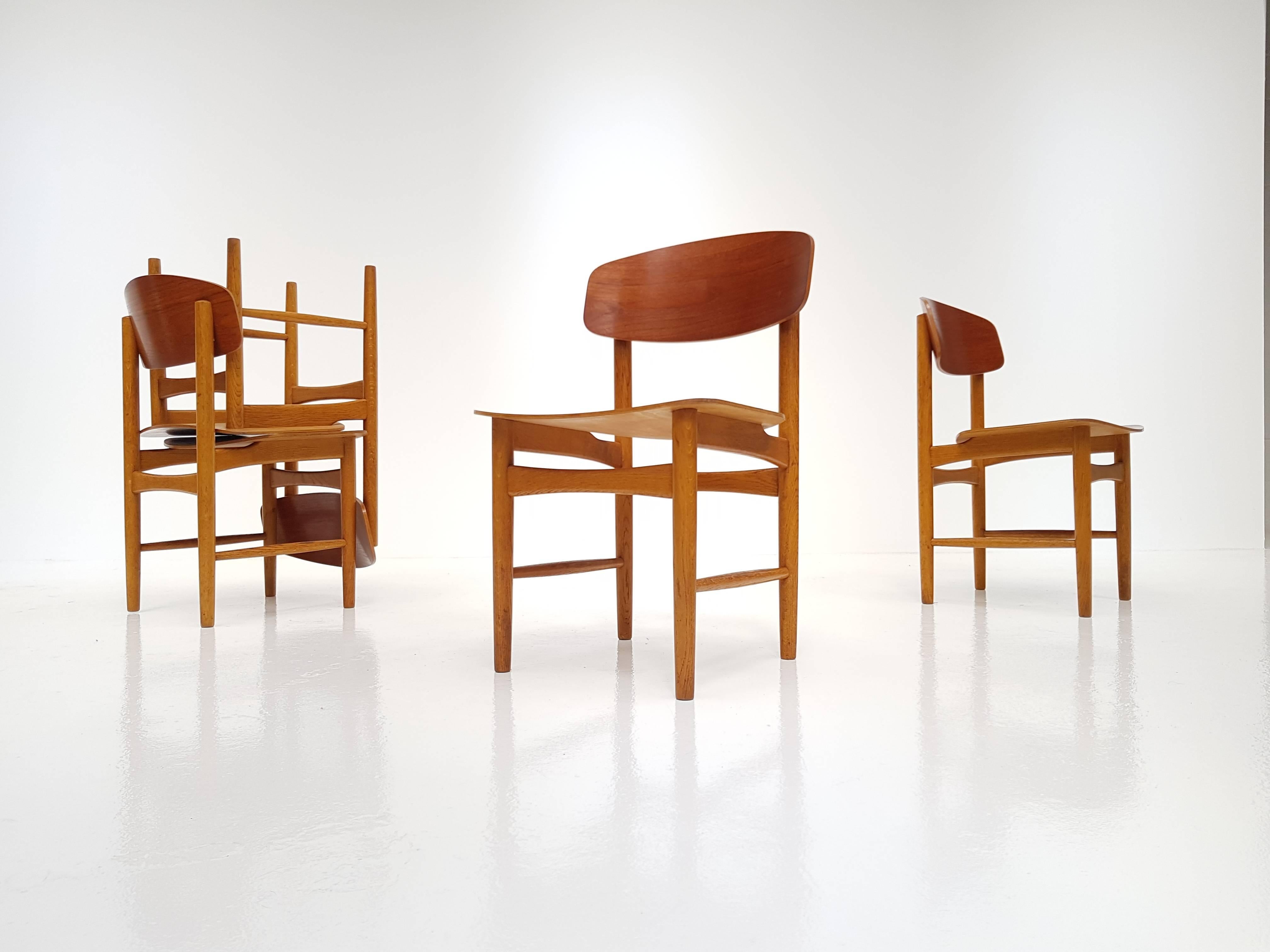 Model 122 teak and oak dining chairs by Børge Mogensen for Søborg, 1960s, set of four.


 


     