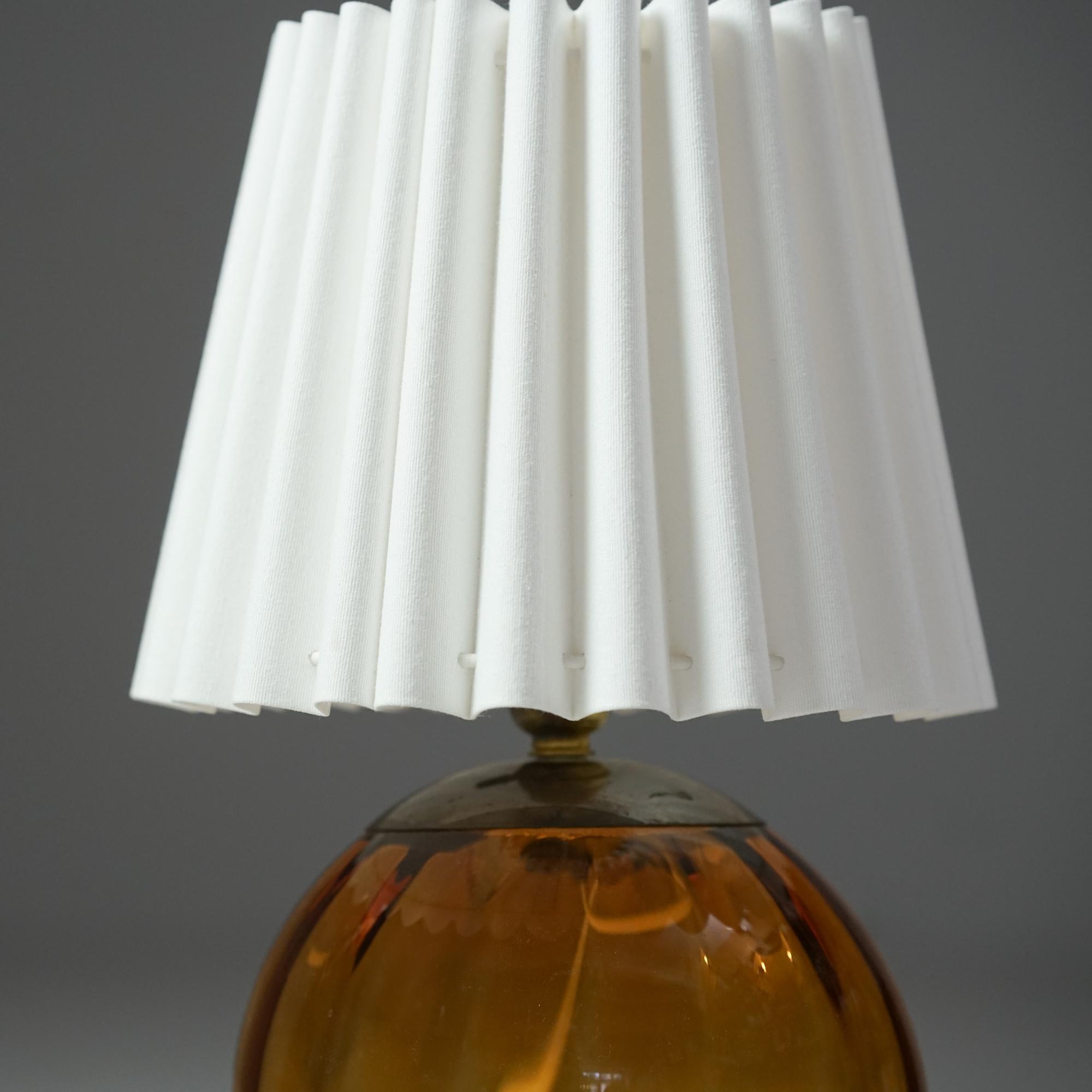 Finlandais Lampe de table modèle 12501, Kauklahden Lasitehdas, années 1930/1940 en vente