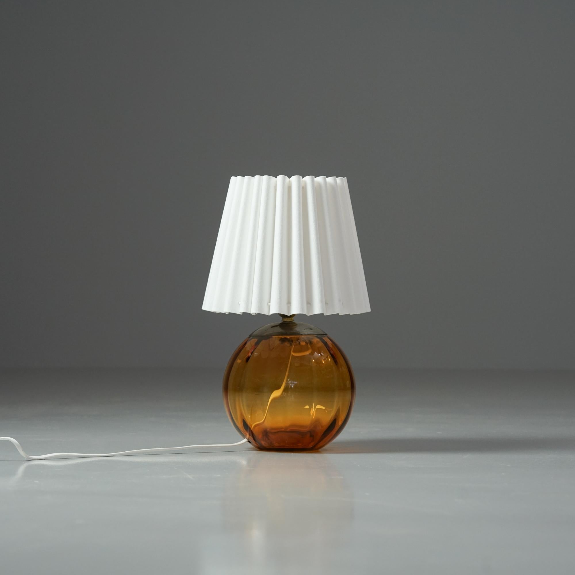 Lampe de table modèle 12501, Kauklahden Lasitehdas, années 1930/1940 Bon état - En vente à Helsinki, Uusimaa
