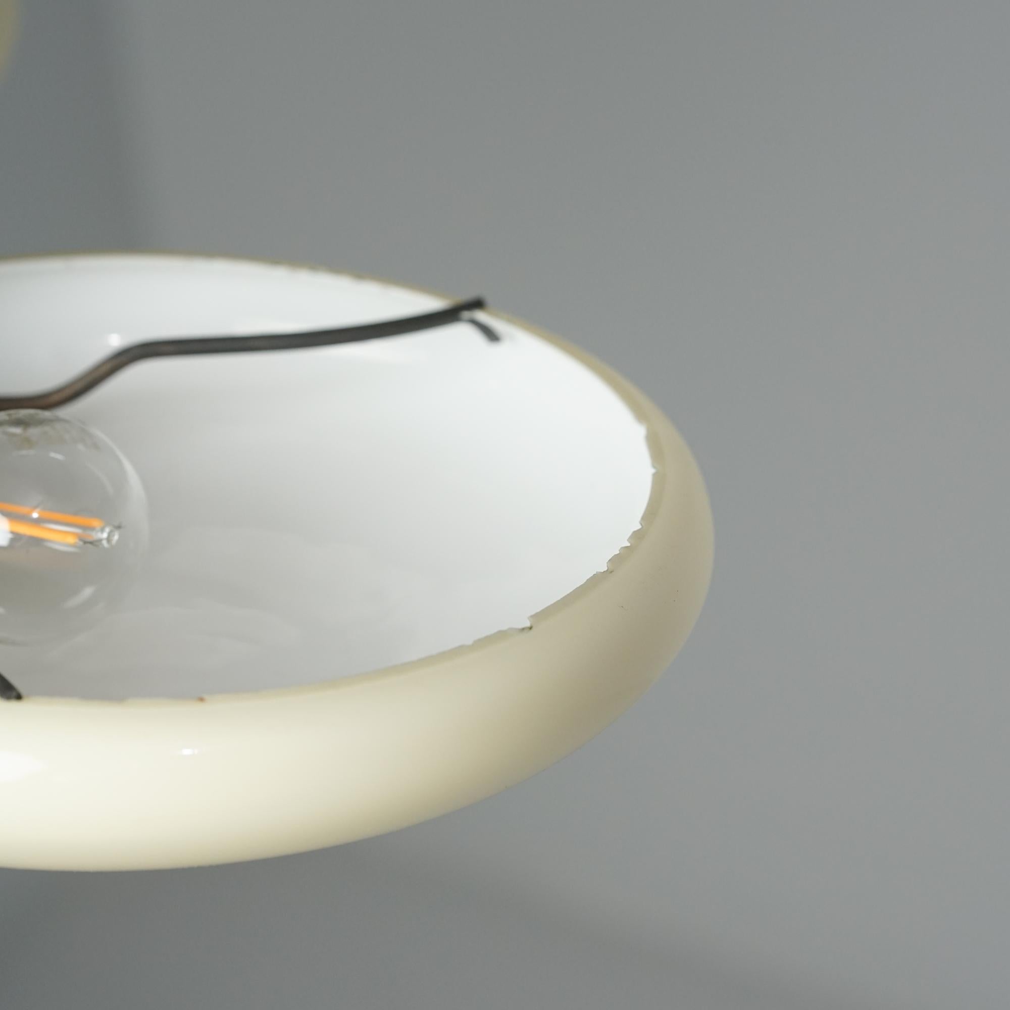 Colgante Art Decó Modelo 1425, Paavo Tynell, Taito Oy, años 1930/1940 Latón en venta