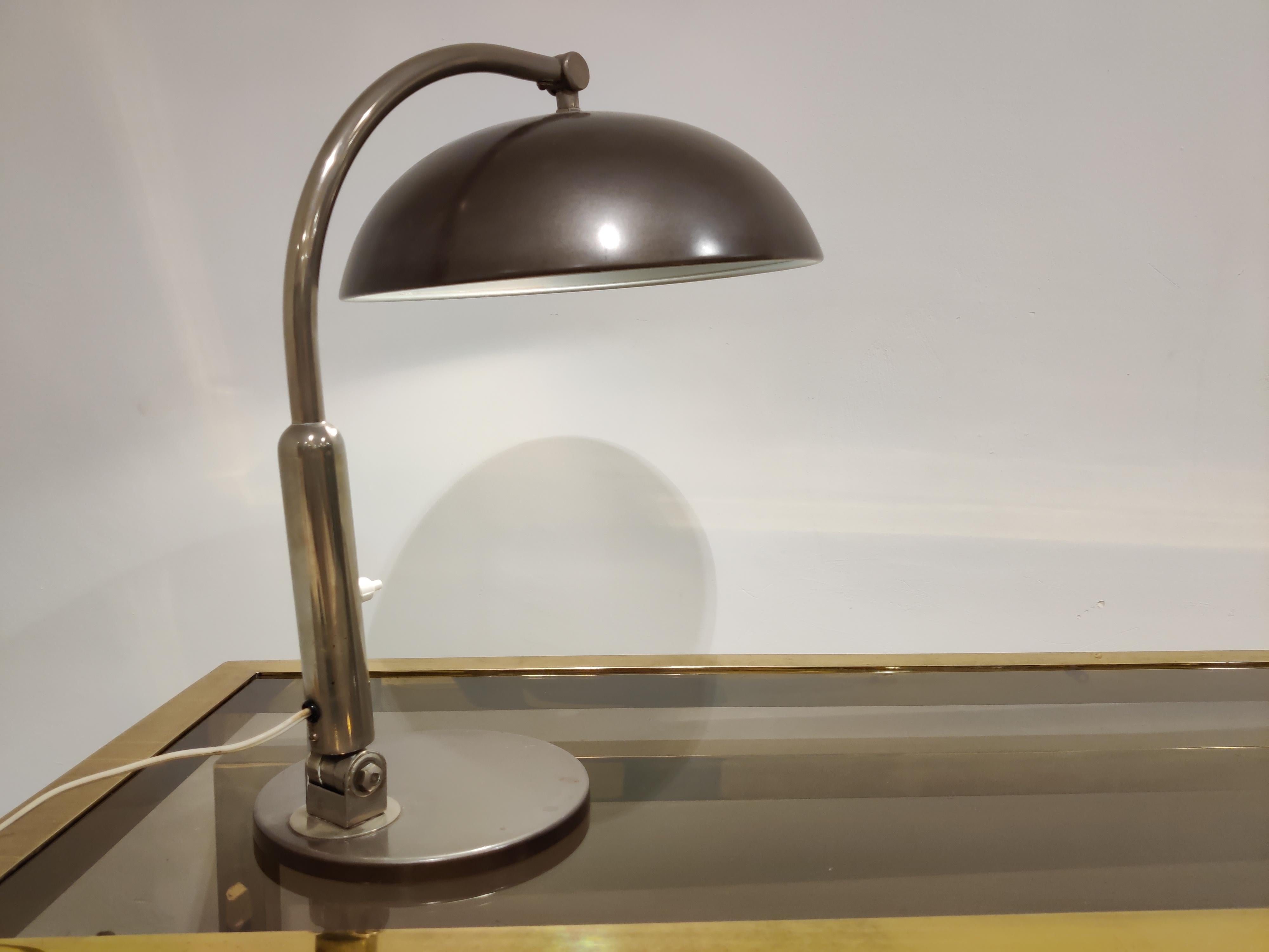 Charming desk lamp model 144 by H Busquet for Hala Zeist.

Tested and ready to use with a E26/E27 light bulb.

Good condition.

1960s - Netherlands

Dimensions:
Diameter 30cm/11.81