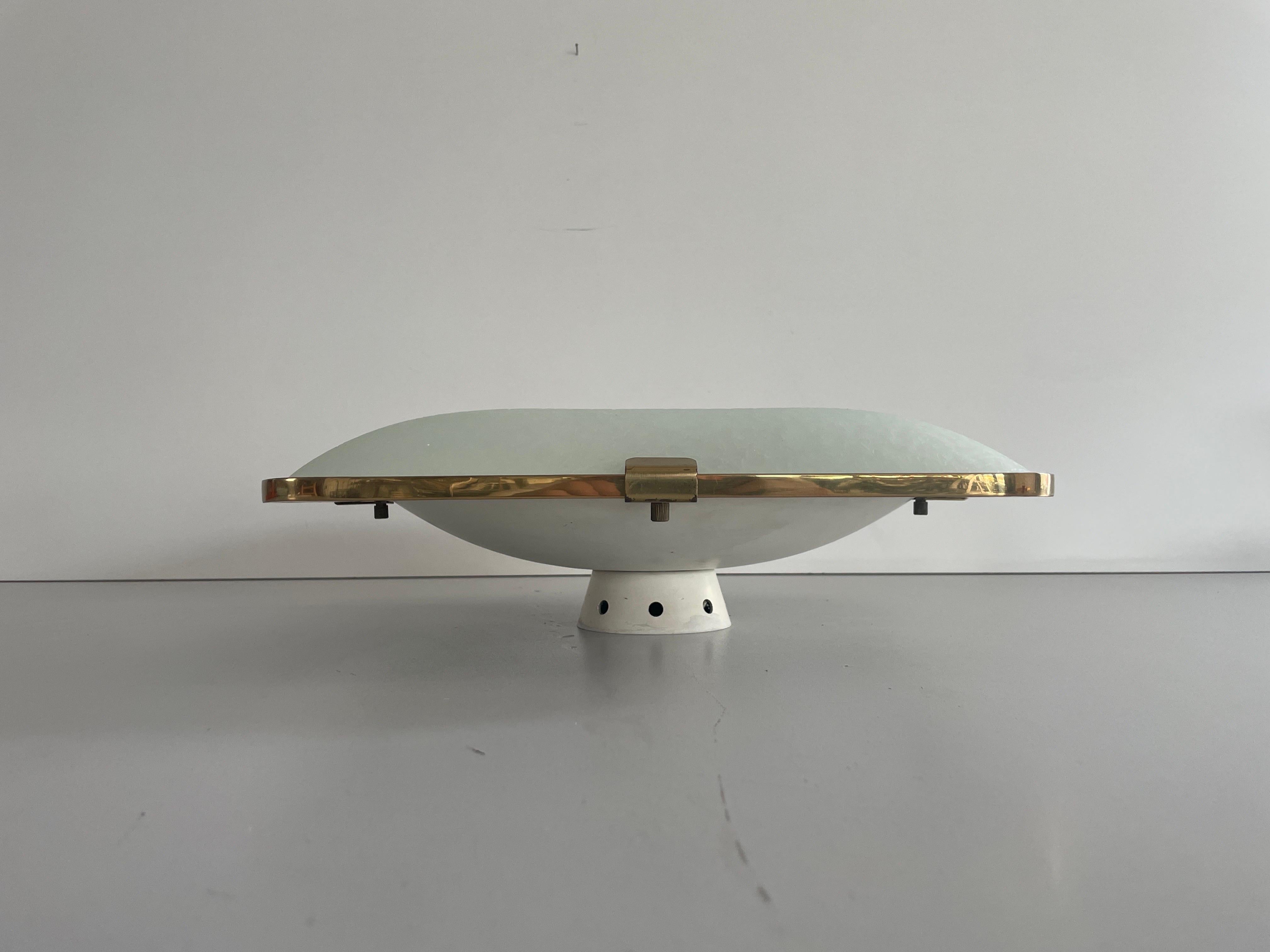 Lampada ad incasso con corpo in vetro testurizzato e metallo Model 1485/1 di Fontana Arte, anni '50, Italia

La lampada è in ottime condizioni vintage. 

Questa lampada funziona con  4x lampadine E27. 
Cablato e adatto all'uso con 220V e 110V per