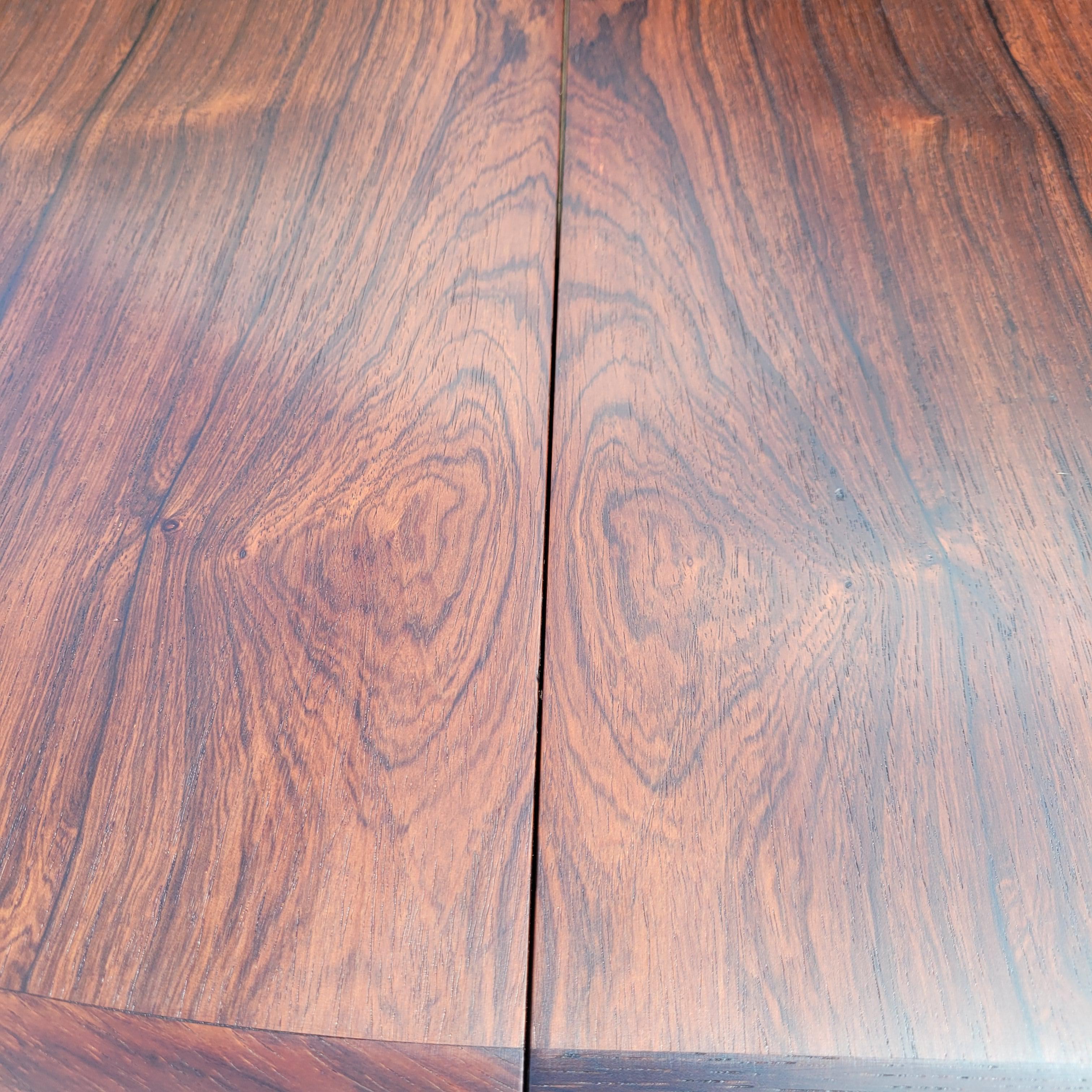 Model 15 Round Dining Table in Rosewood by Niels Møller 7
