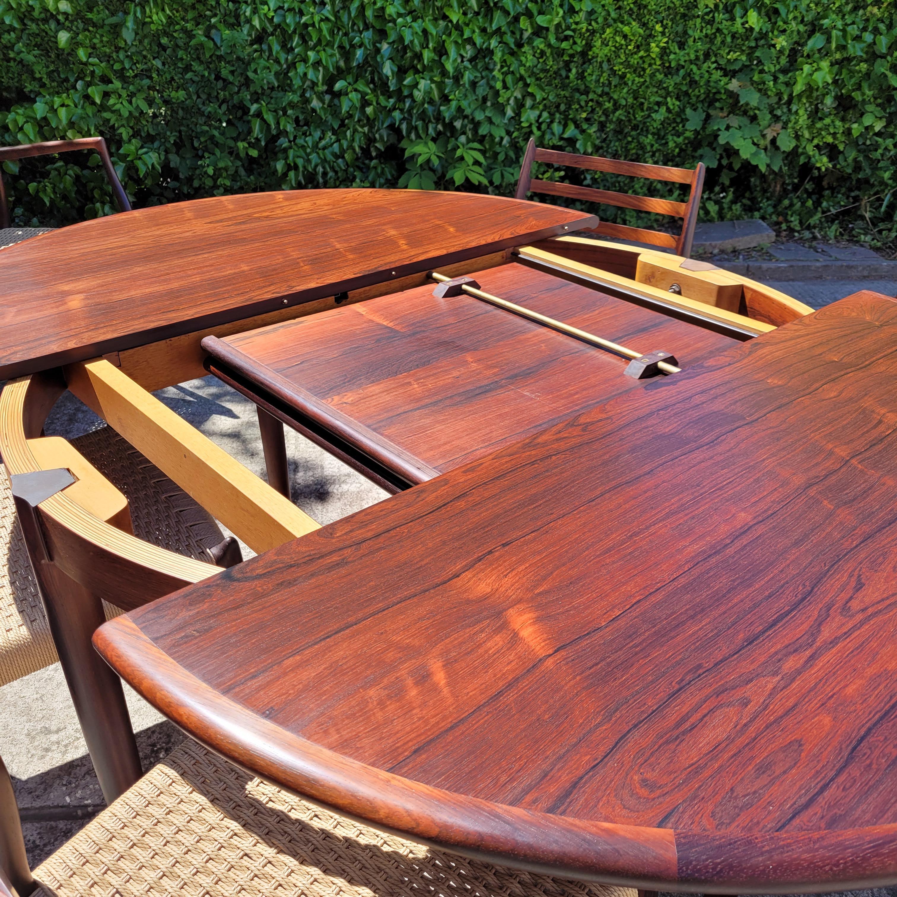 Model 15 Round Dining Table in Rosewood by Niels Møller 1