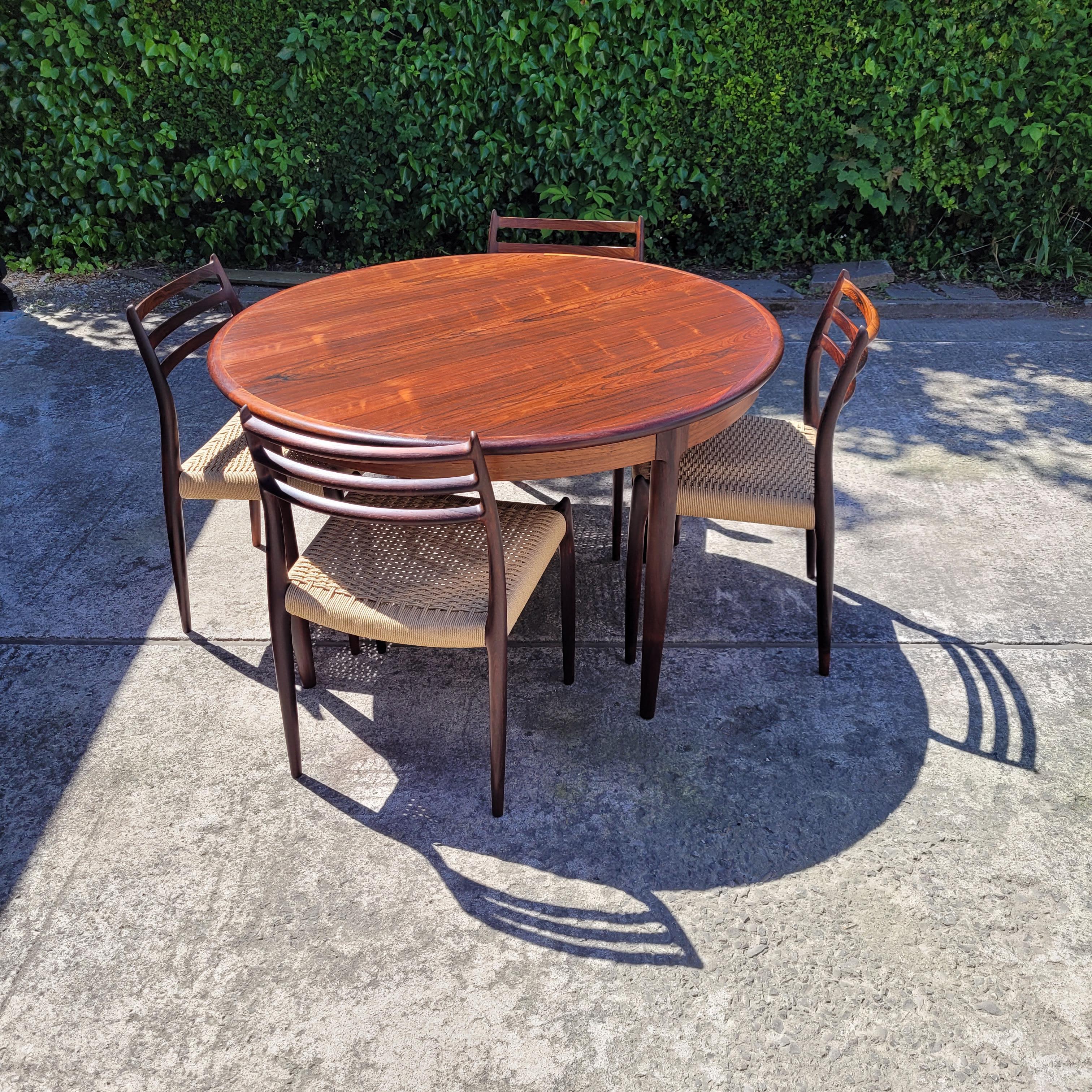 Model 15 Round Dining Table in Rosewood by Niels Møller 2