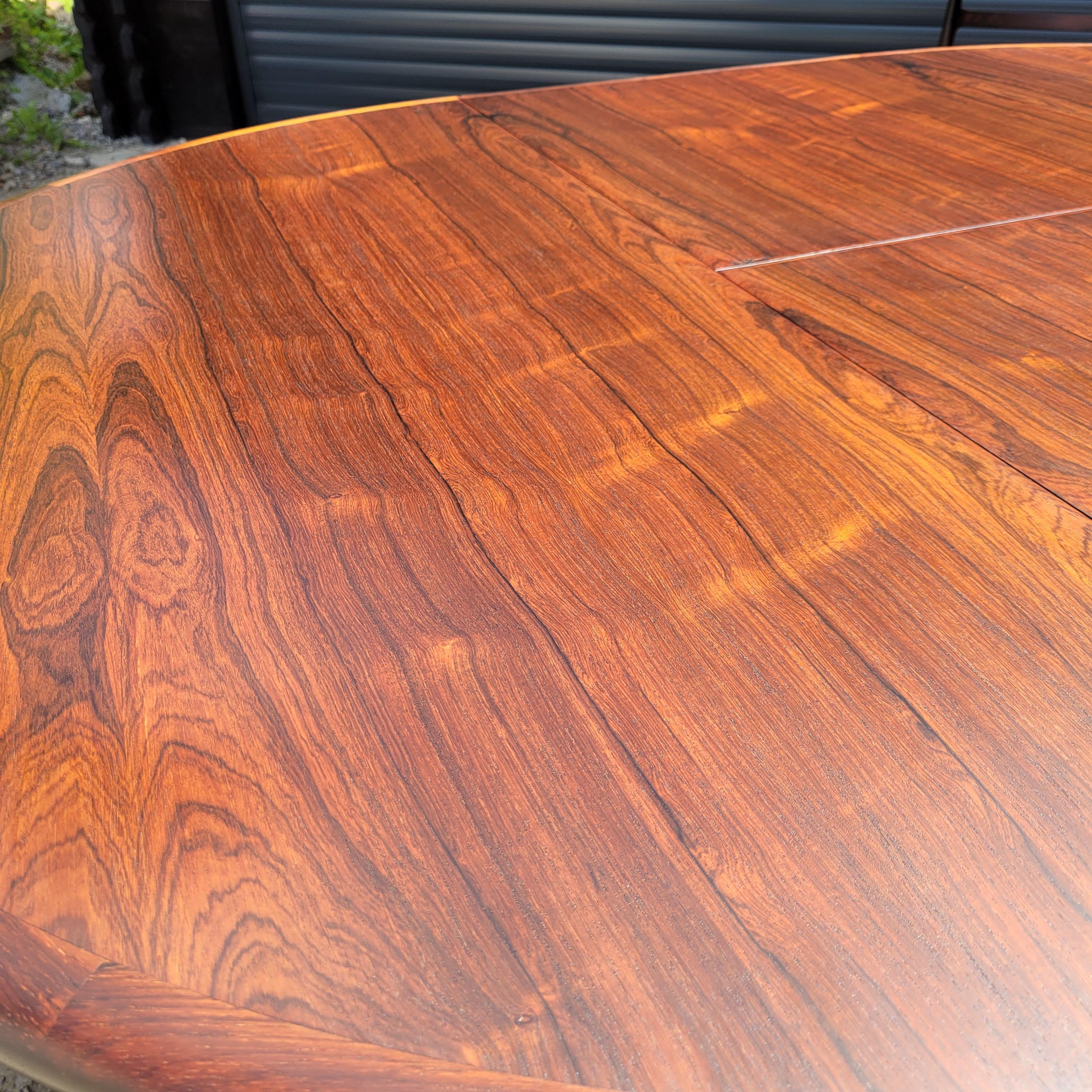 Model 15 Round Dining Table in Rosewood by Niels Møller 5
