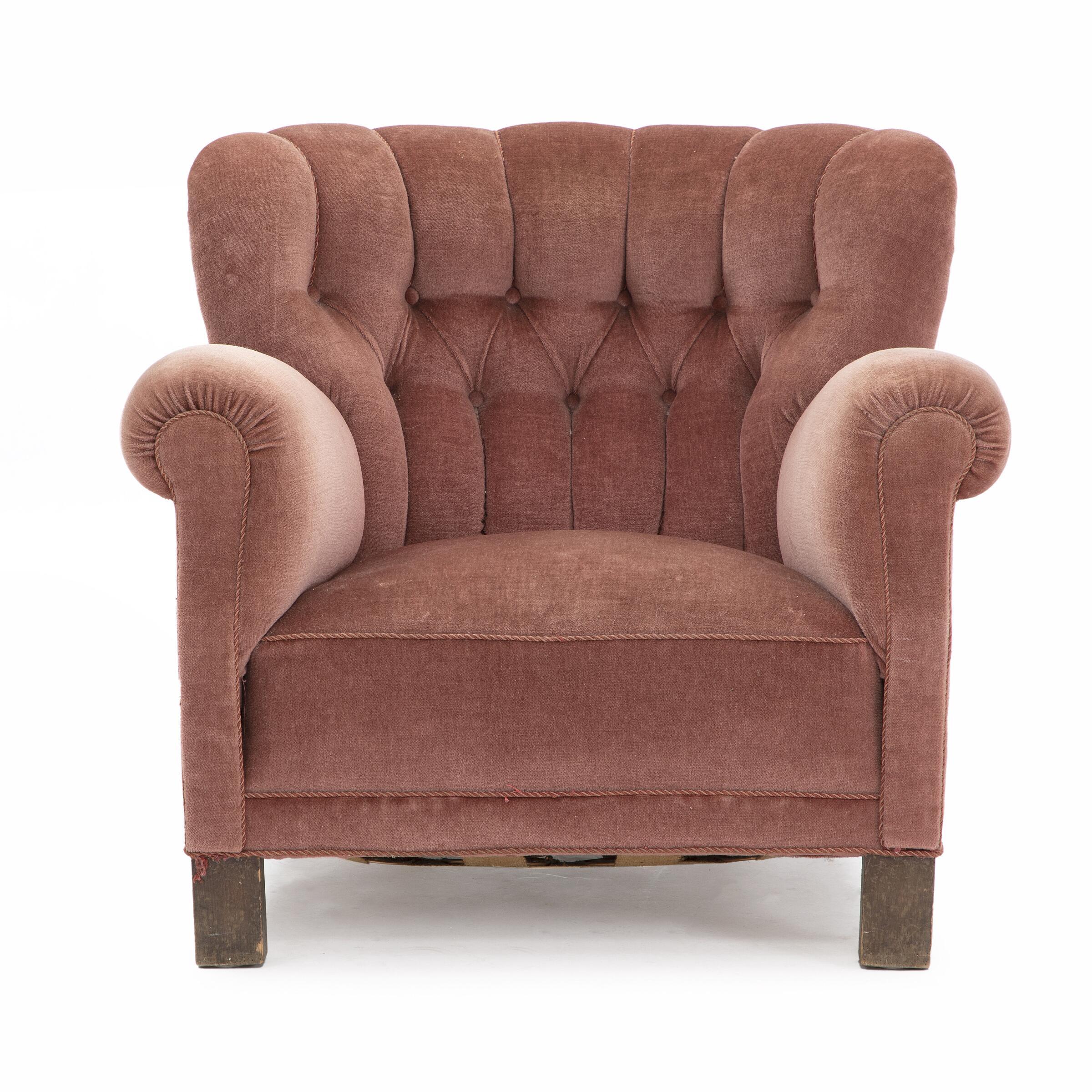 Armchair with stained beech legs. Seat, sides and deep stitched back upholstered in pink velour. Model 1518. Made at Fritz Hansen, 1930s–40s.