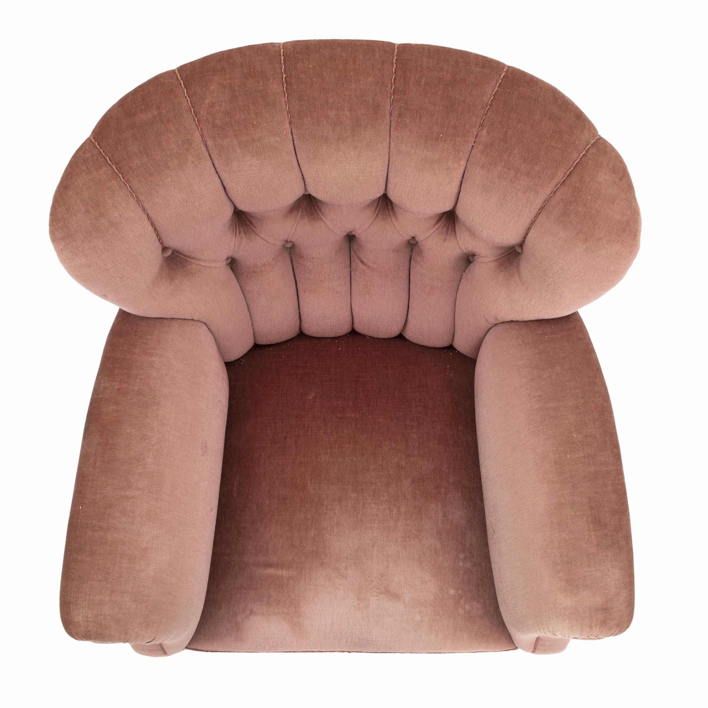 Mid-20th Century Model 1518 Large Armchair in Pink Velour. Made at Fritz Hansen, 1930s–40s For Sale