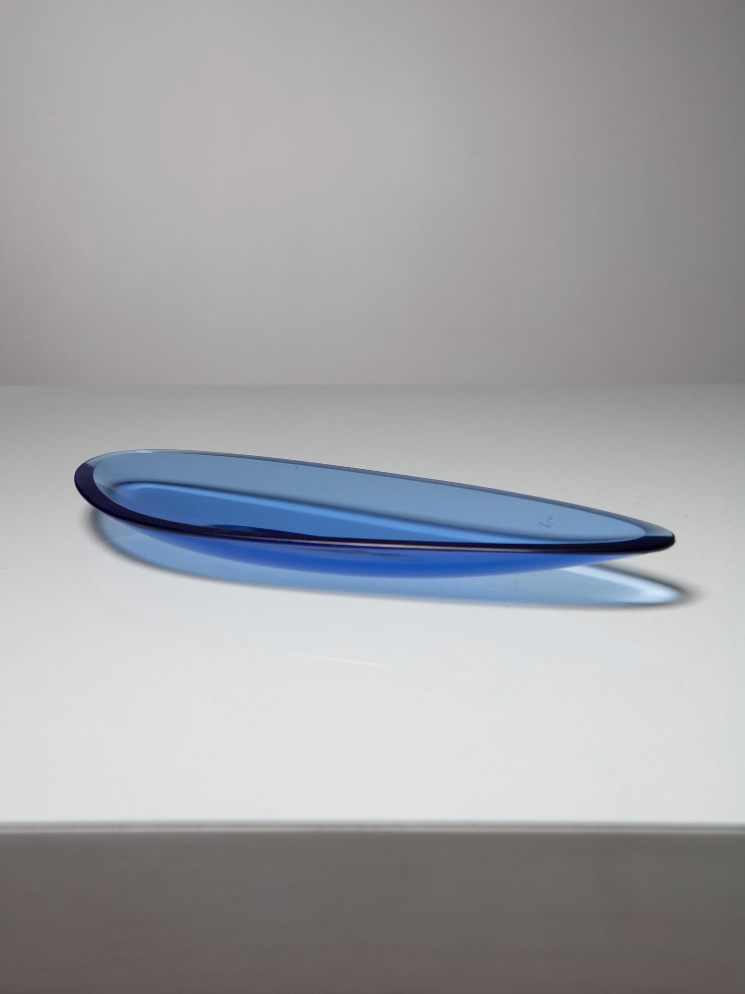 Italiano Model 1528 Fontana Arte Vassoio in cristallo blu, Italia, anni '50