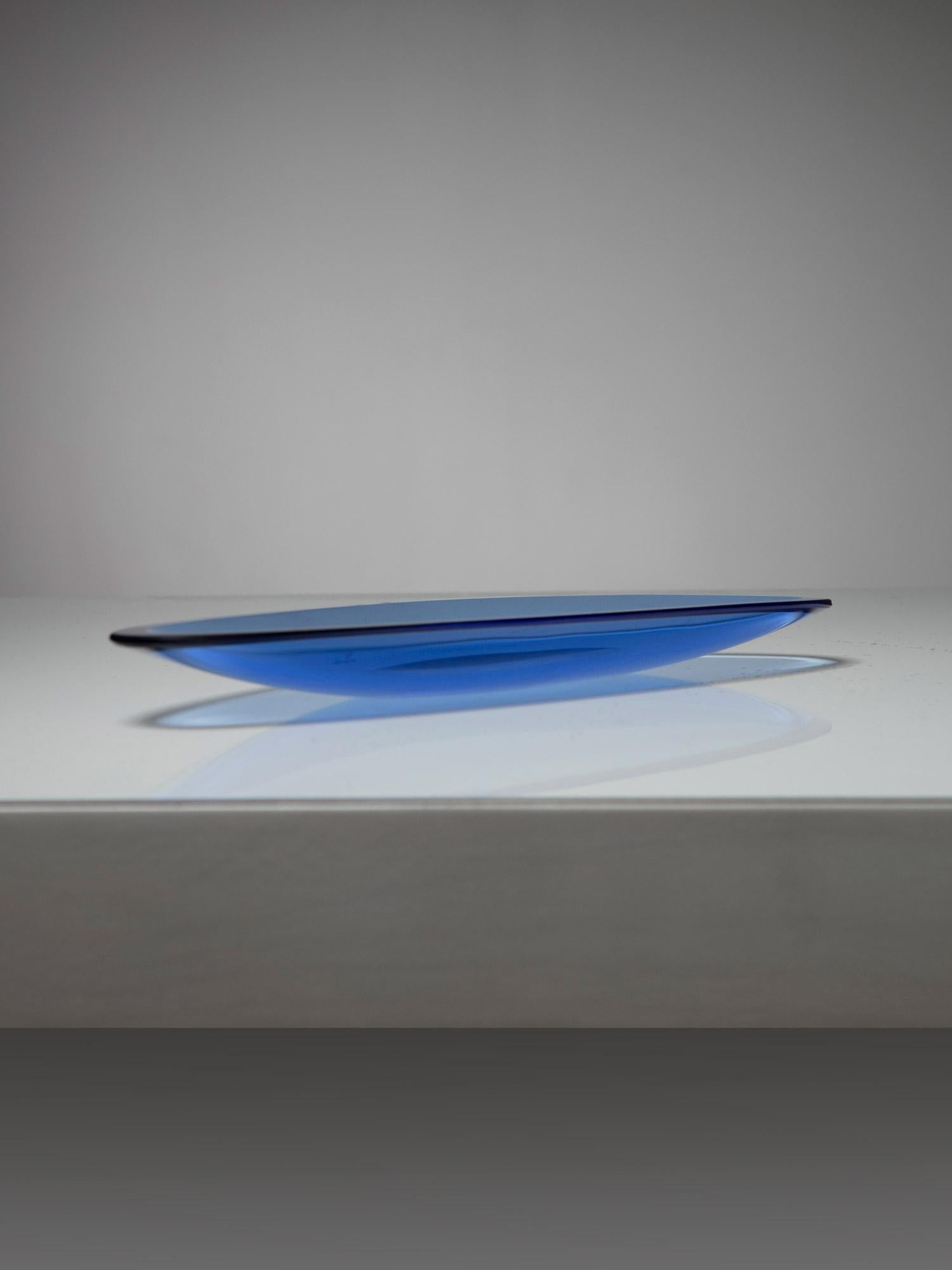 Model 1528 Fontana Arte Vassoio in cristallo blu, Italia, anni '50 In condizioni buone a Milan, IT