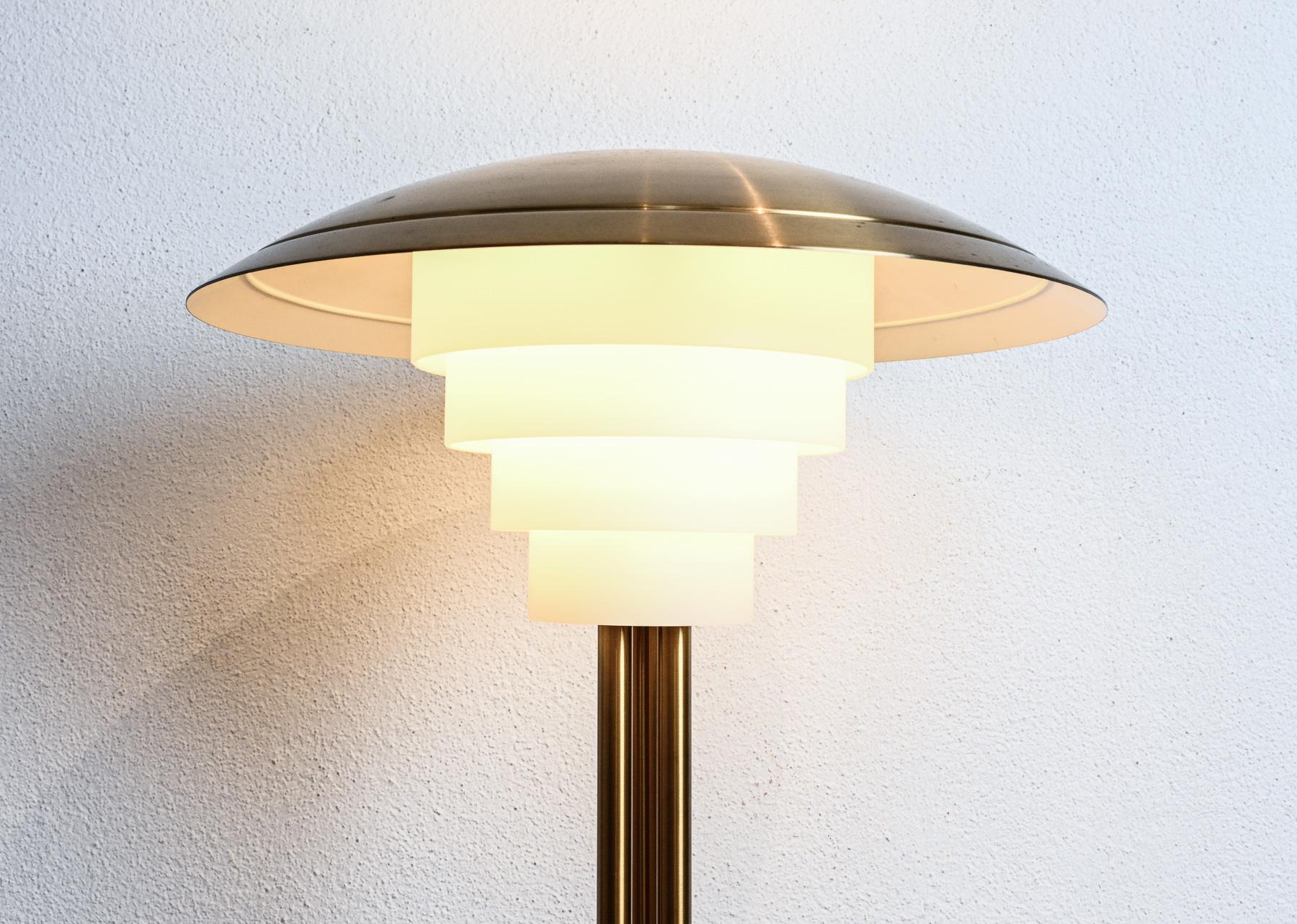 Late 20th Century Model 162 table lamp by Jean Perzel For Sale