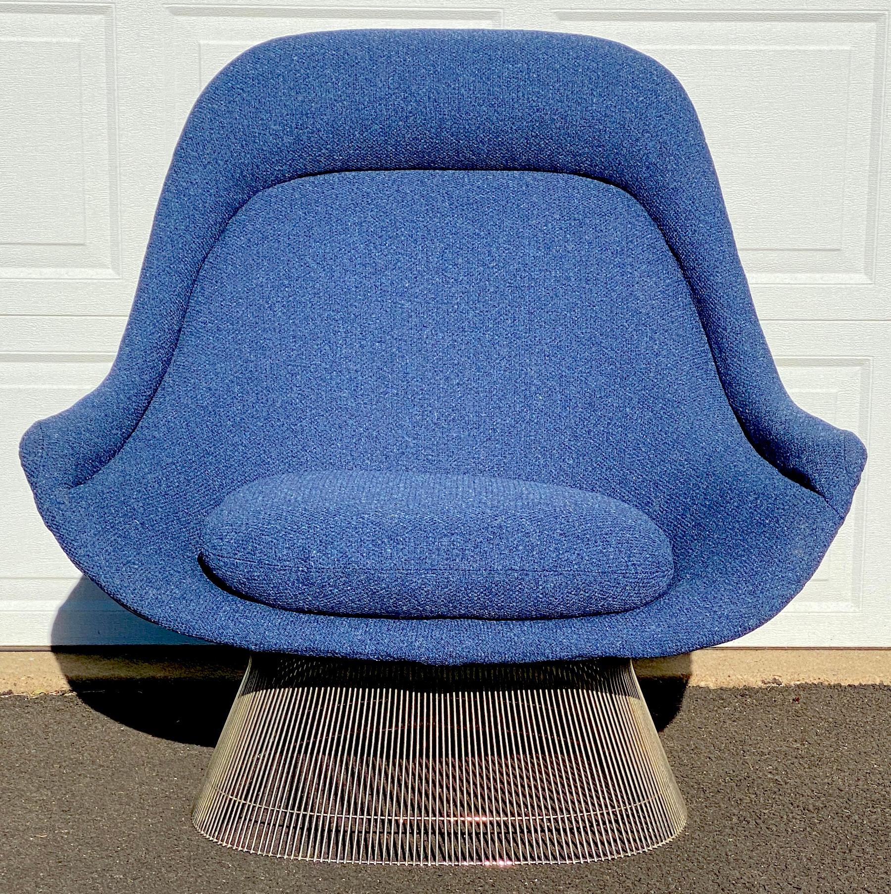 Model 1705 wire easy chair by Warren Platner for Knoll, circa 1970. A fine period example of the iconic model, newly upholstered in Knoll style kravet wool and cotton blend.



 