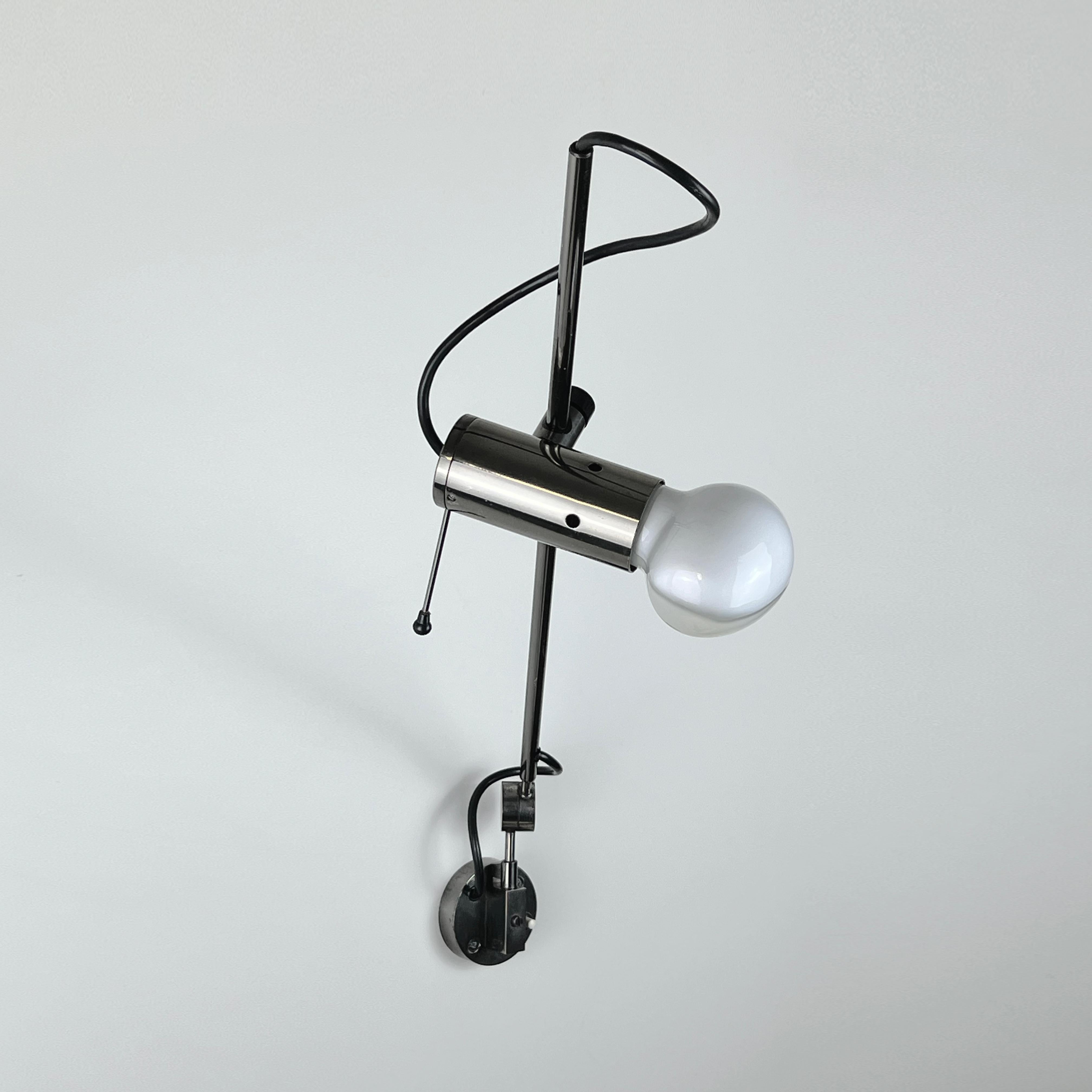 Italian Model 194 wall light by Tito Agnoli for Oluce, Italy, 1950s For Sale