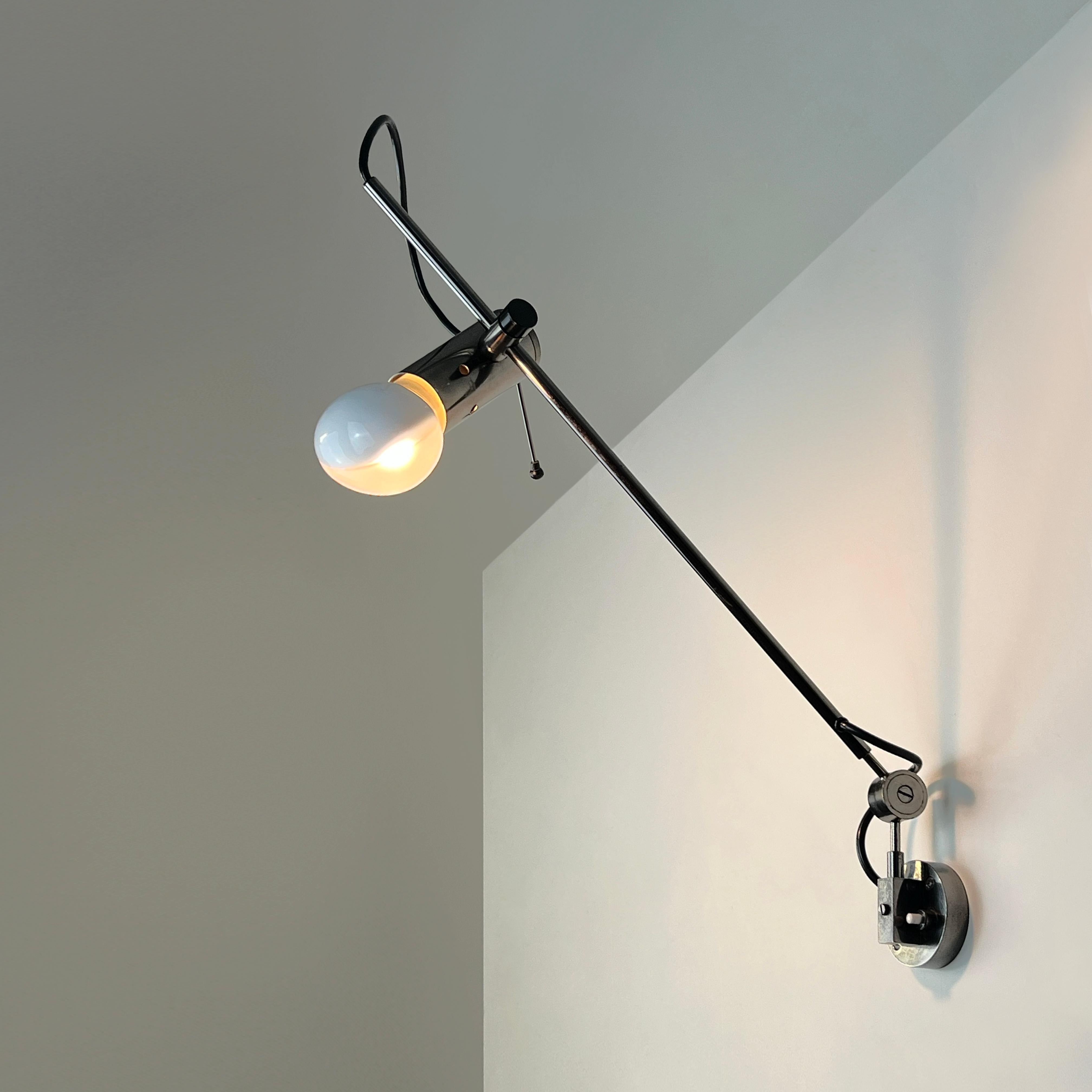 Model 194 wall light by Tito Agnoli for Oluce, Italy, 1950s In Good Condition For Sale In Milano, IT