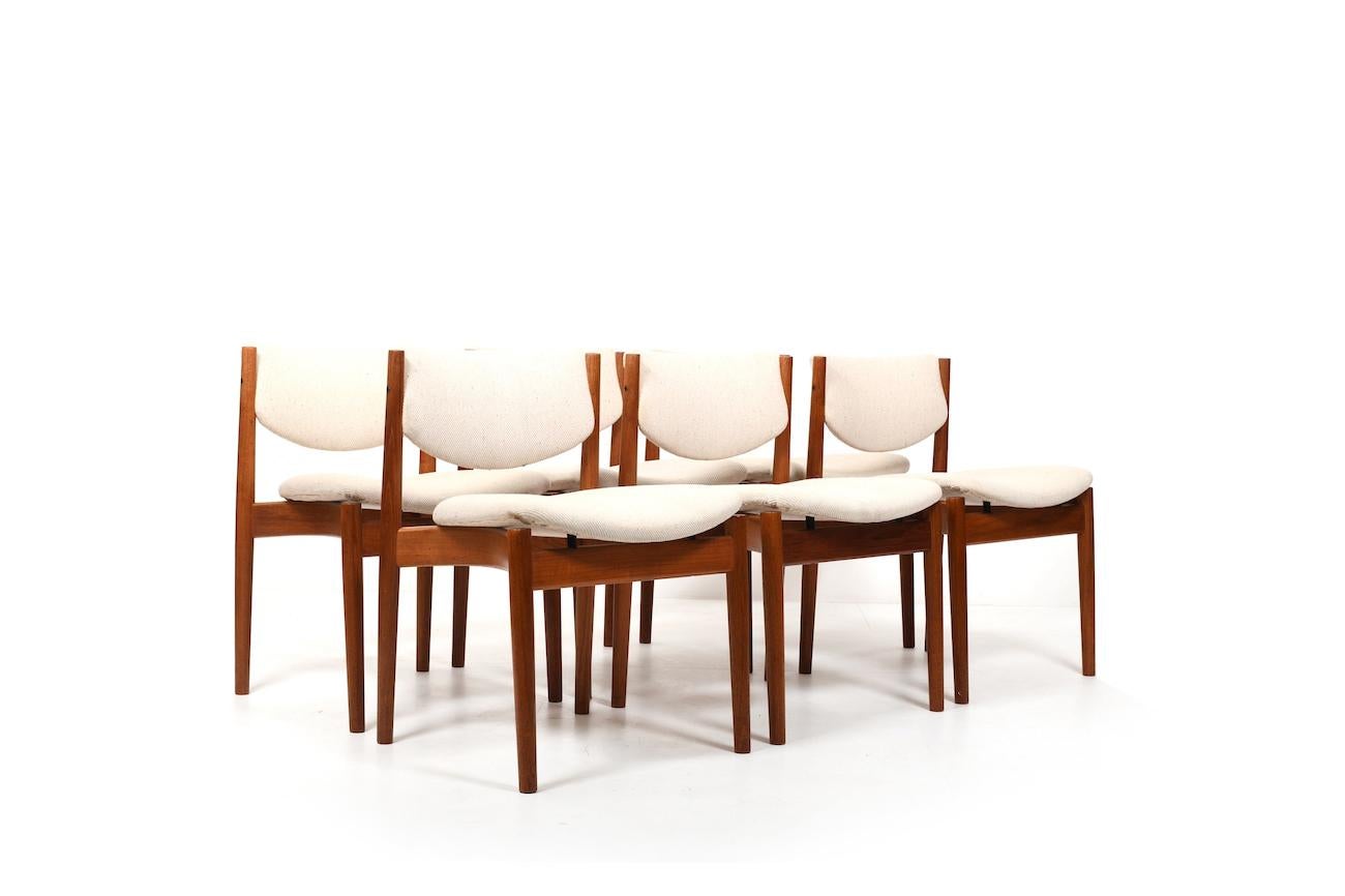 Set of six dining chairs, model 197 in solid teak and creme fabric by Finn Juhl for France & Son Denmark 1960s. 