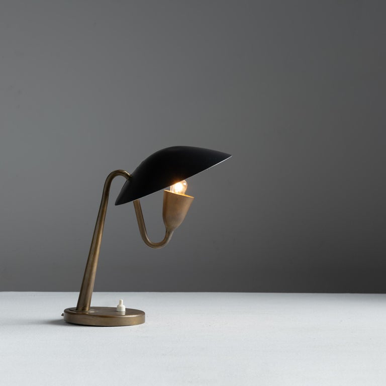 Mid-Century Modern Model 200 Table Lamp by Ostuni Giuseppe for Oluce For Sale