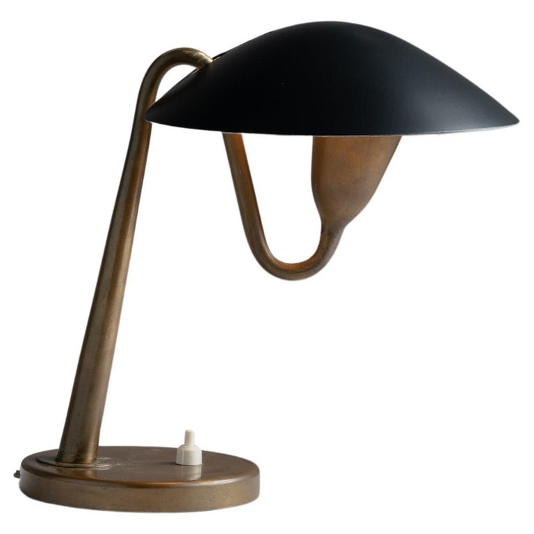 Model 200 Table Lamp by Ostuni Giuseppe for Oluce For Sale