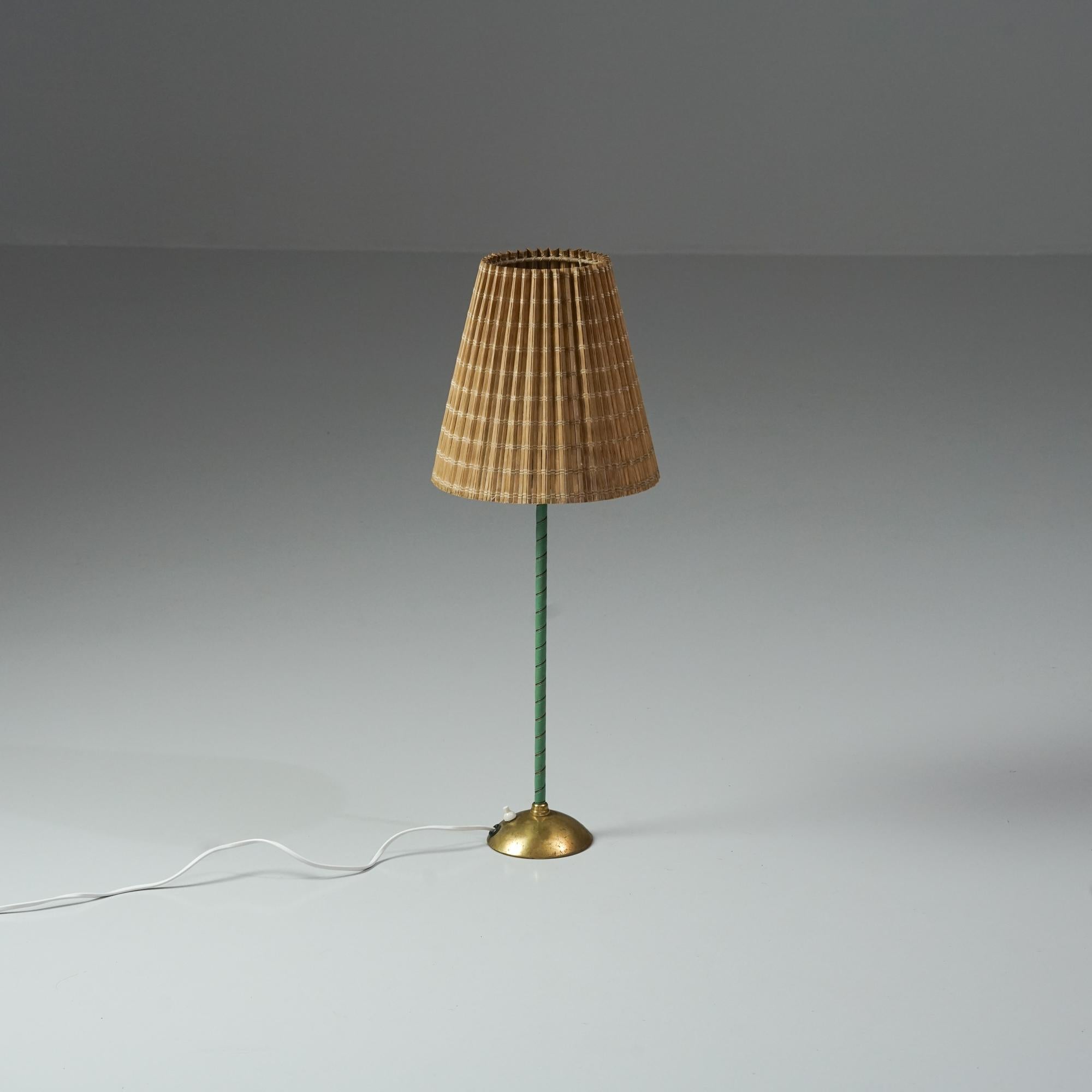 Metà XX secolo Lampada da tavolo Model 2060, Lisa Johansson-Pape, Orno Oy, anni '50 in vendita