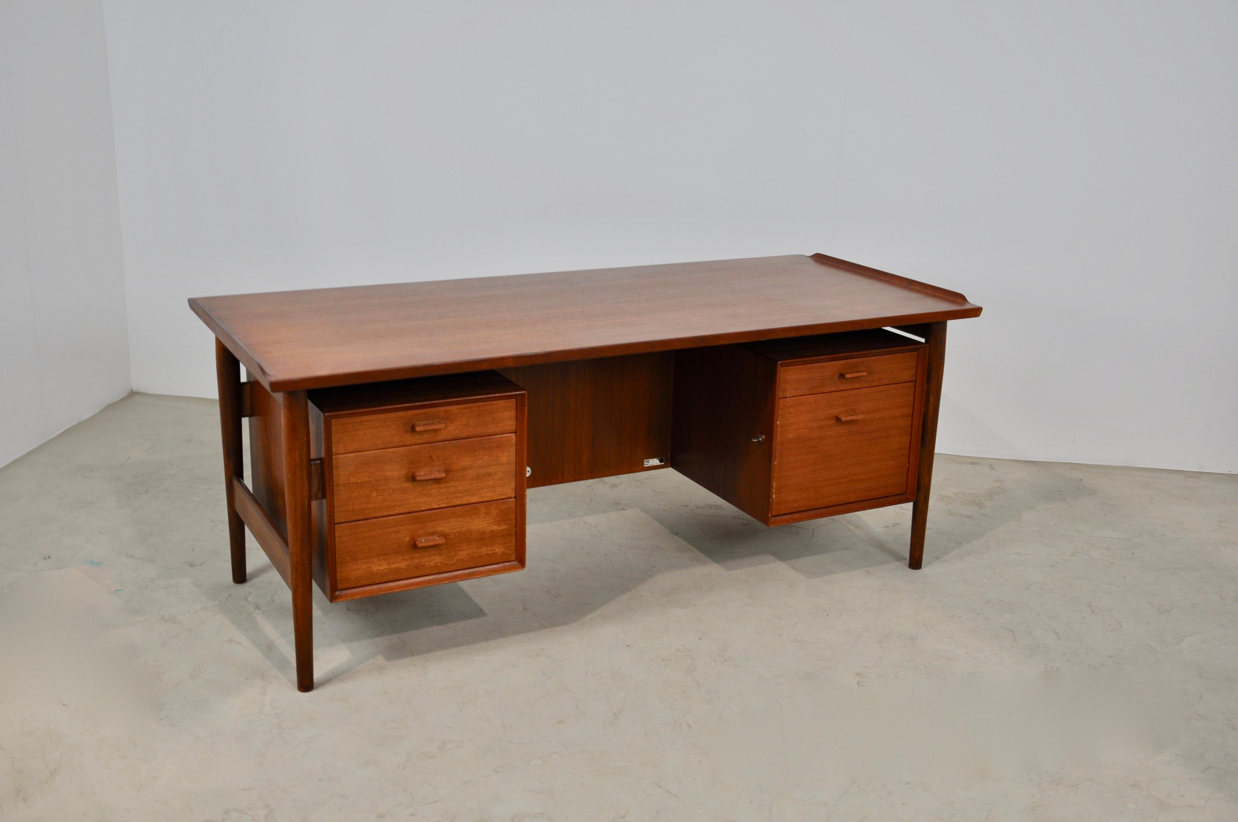Scandinavian Modern Model 207 Desk by Arne Vodder for Sibast, 1960s