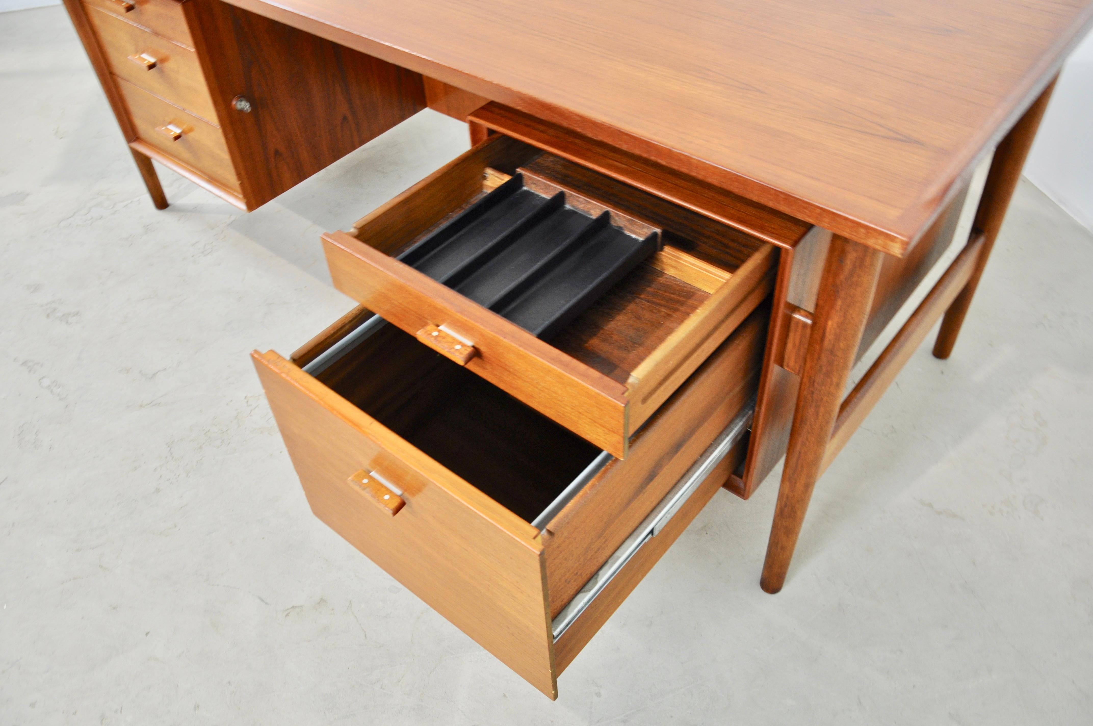 Metal Model 207 Desk by Arne Vodder for Sibast, 1960s