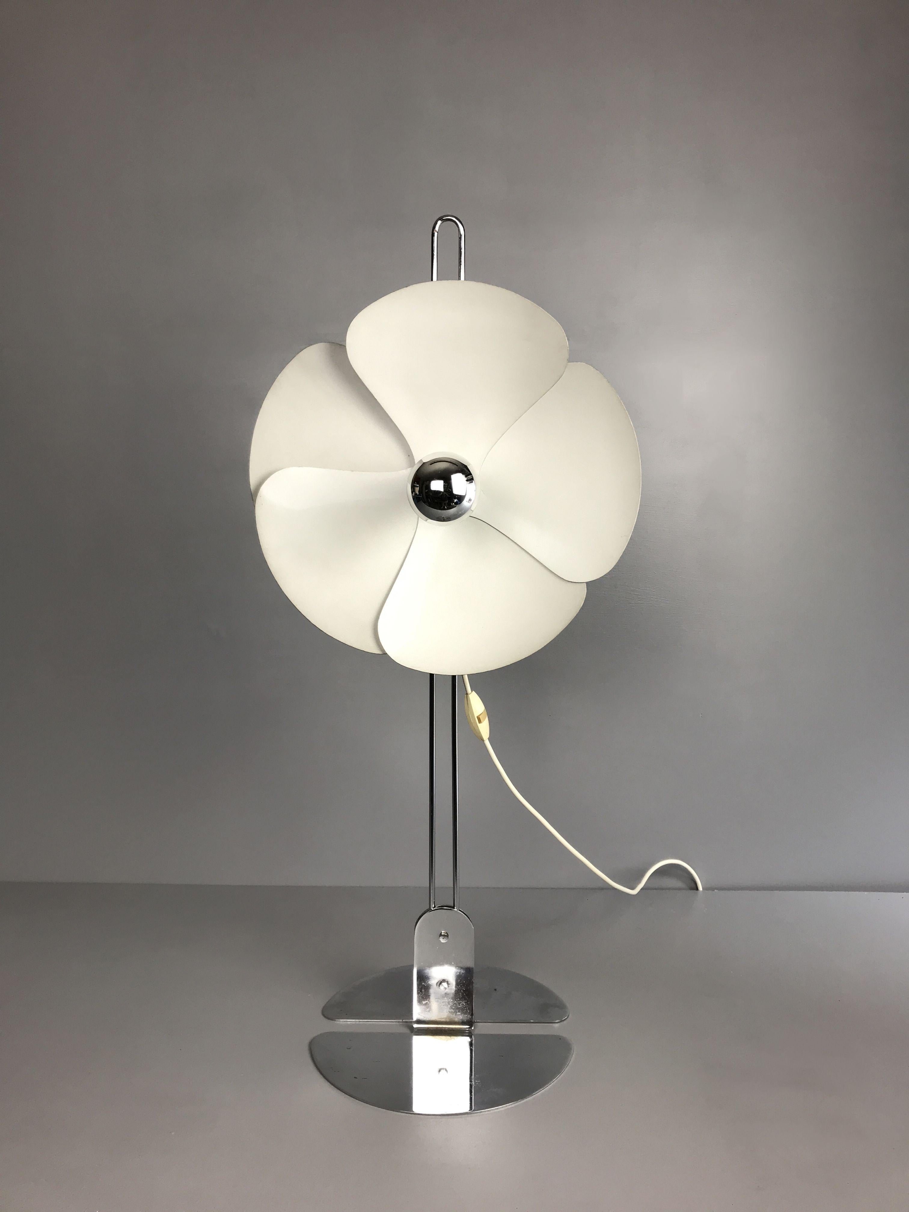 Model 2093 lamp by Olivier Mourgue initially manufactured by Disderot in 1967. In chromed metal and raw aluminum. Silver cap bulb provided. Light loose of chrome veneer on the base.
Pascal and Olivier Mourgue are two French brothers and designers.