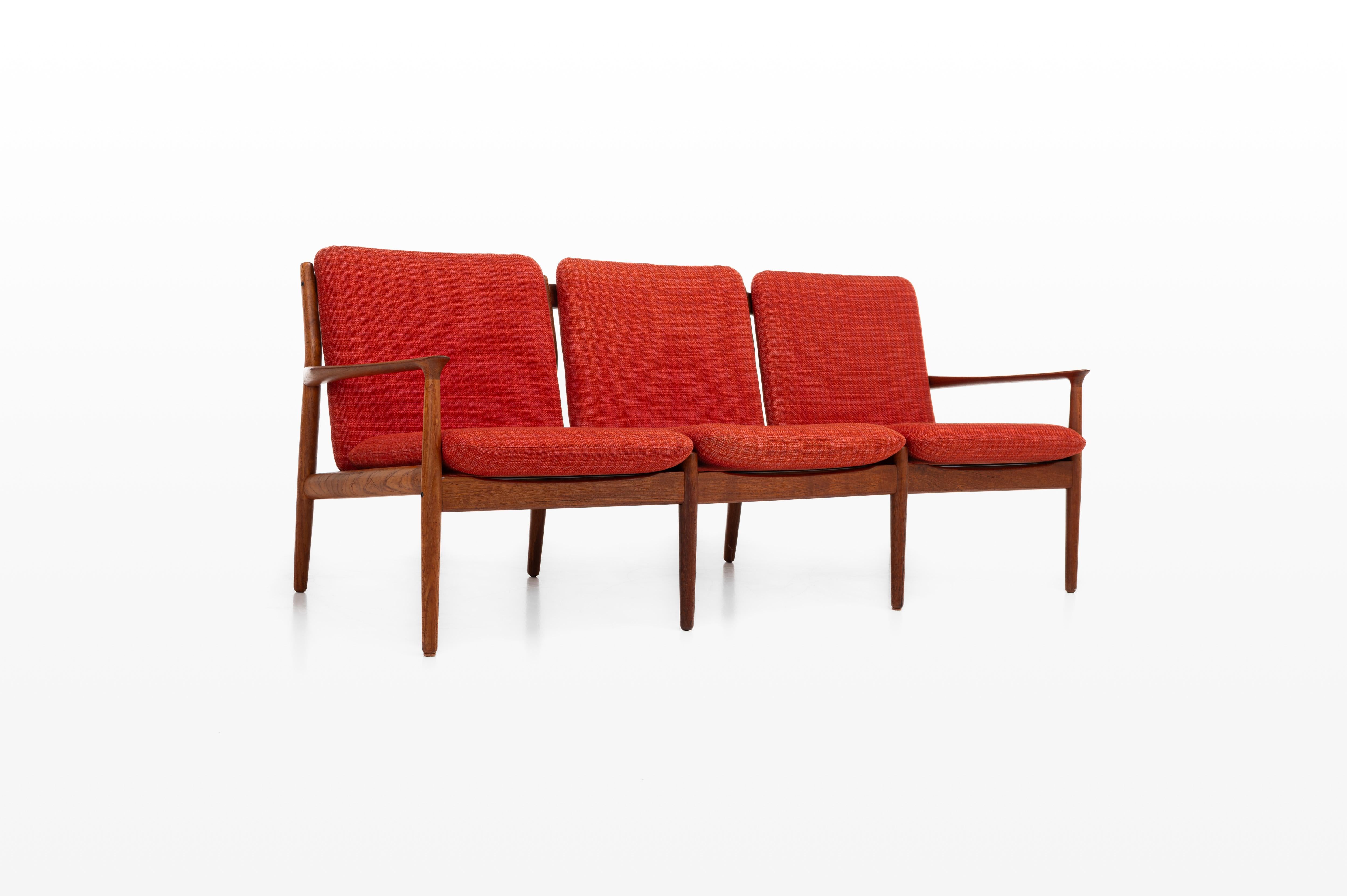 Sofa Modell 218 von Grete Jalk für Glostrup Mobelfabrik (Dänisch) im Angebot