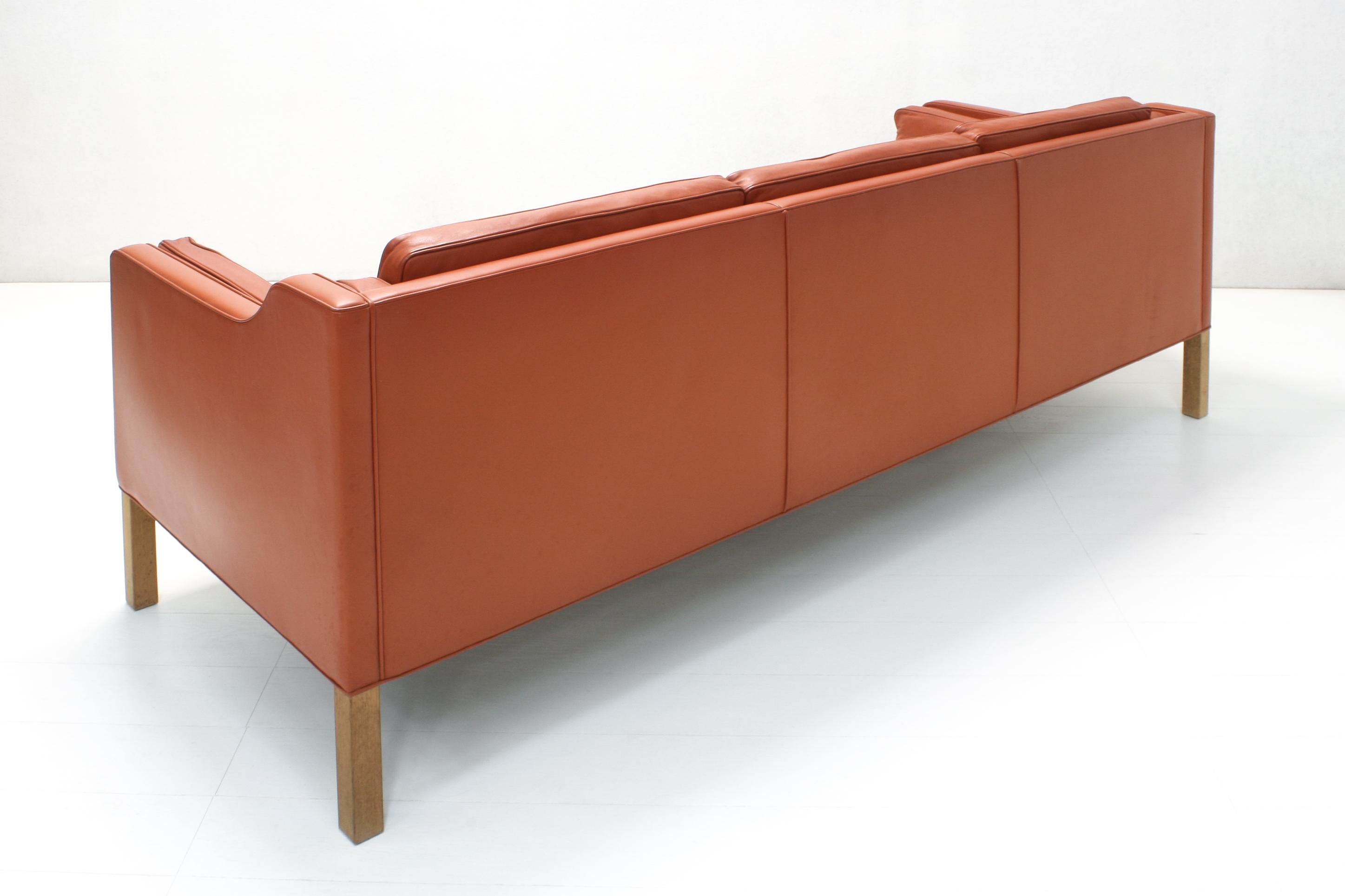 Model No. 2213 3-Sitzer Sofa in Leder von Børge Mogensen für Fredericia Stolefabrik (Dänisch) im Angebot