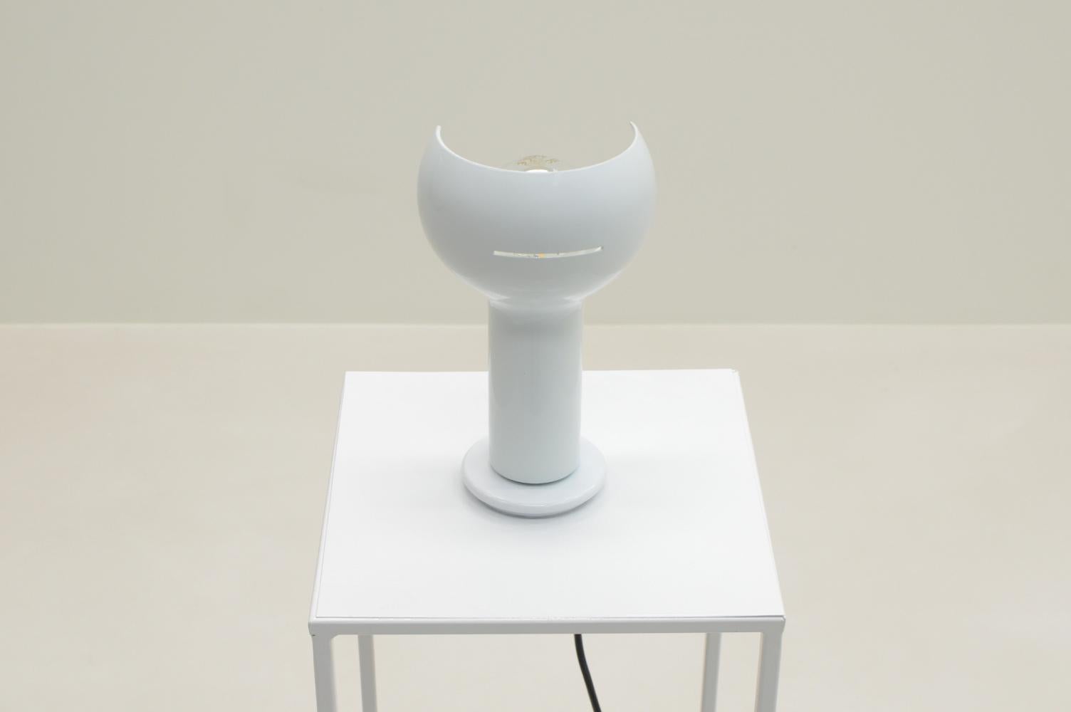 Milieu du XXe siècle Lampe de table modèle 222 ou flash de Joe Colombo pour Oluce, Italie, années 1960. en vente