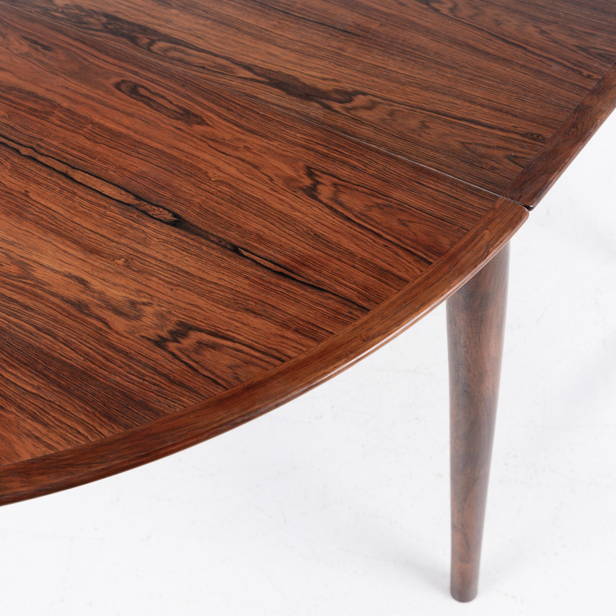 Danois Table de salle à manger modèle 227 en bois de rose d'Arne Vodder en vente