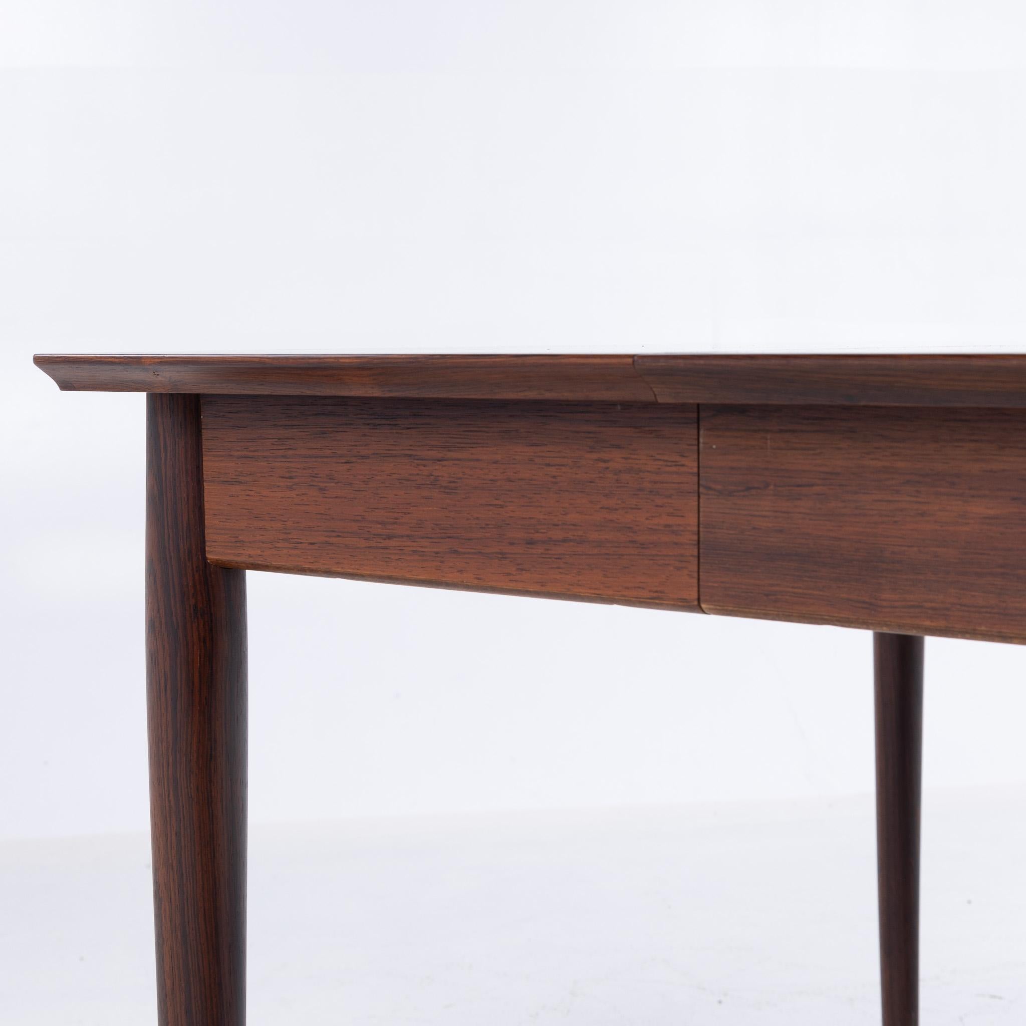 Table de salle à manger modèle 227 en bois de rose d'Arne Vodder en vente 1