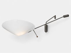 Applique girevole modello 242P con braccio a pendolo, di Robert Mathieu, 1957 circa