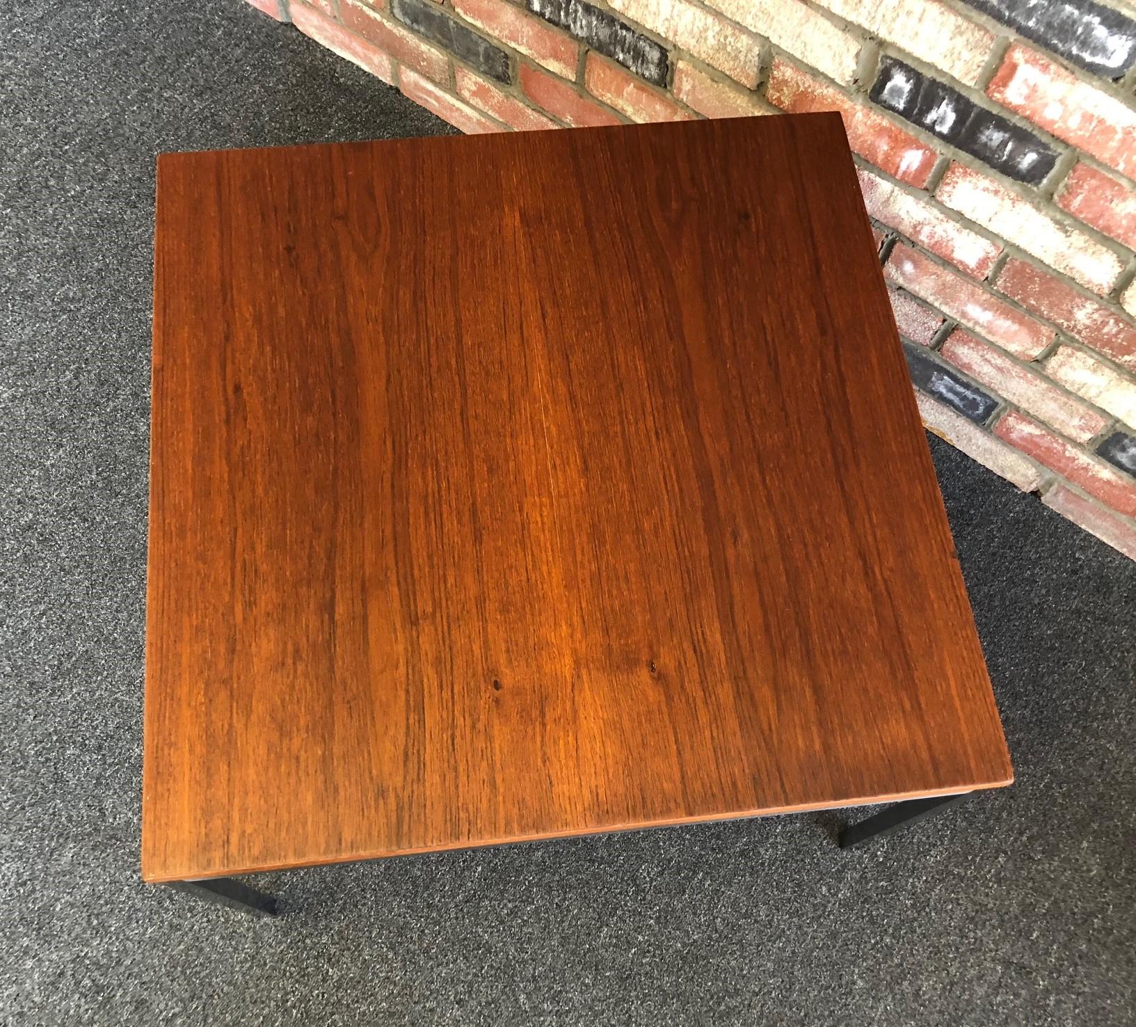 Mid-Century Modern Model 2514 Side Table by Florence Knoll