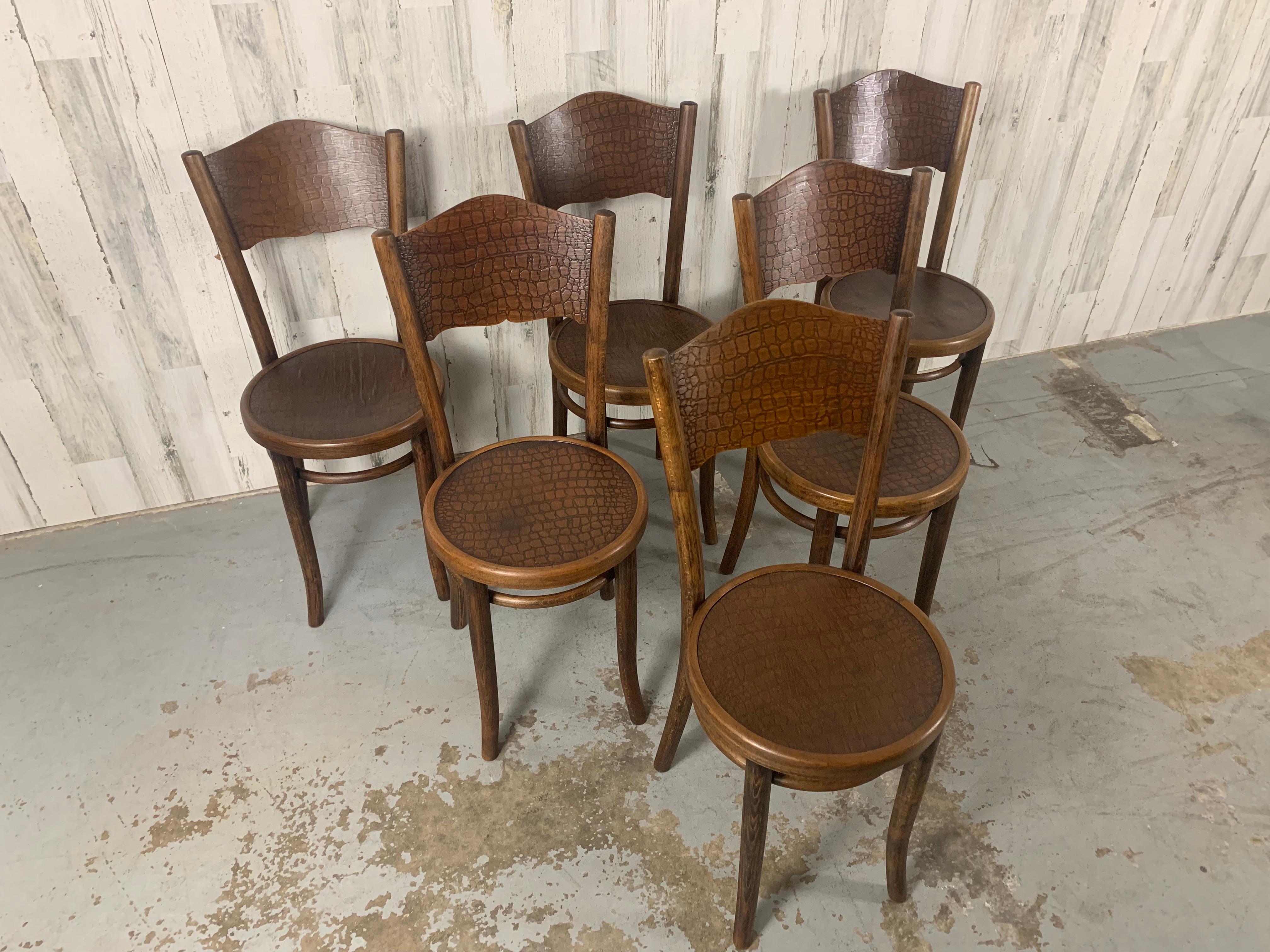 Modell 255 Thonet Bugholzstühle „Crocodile“ Muster-Set aus 6 Stühlen (Geprägt) im Angebot