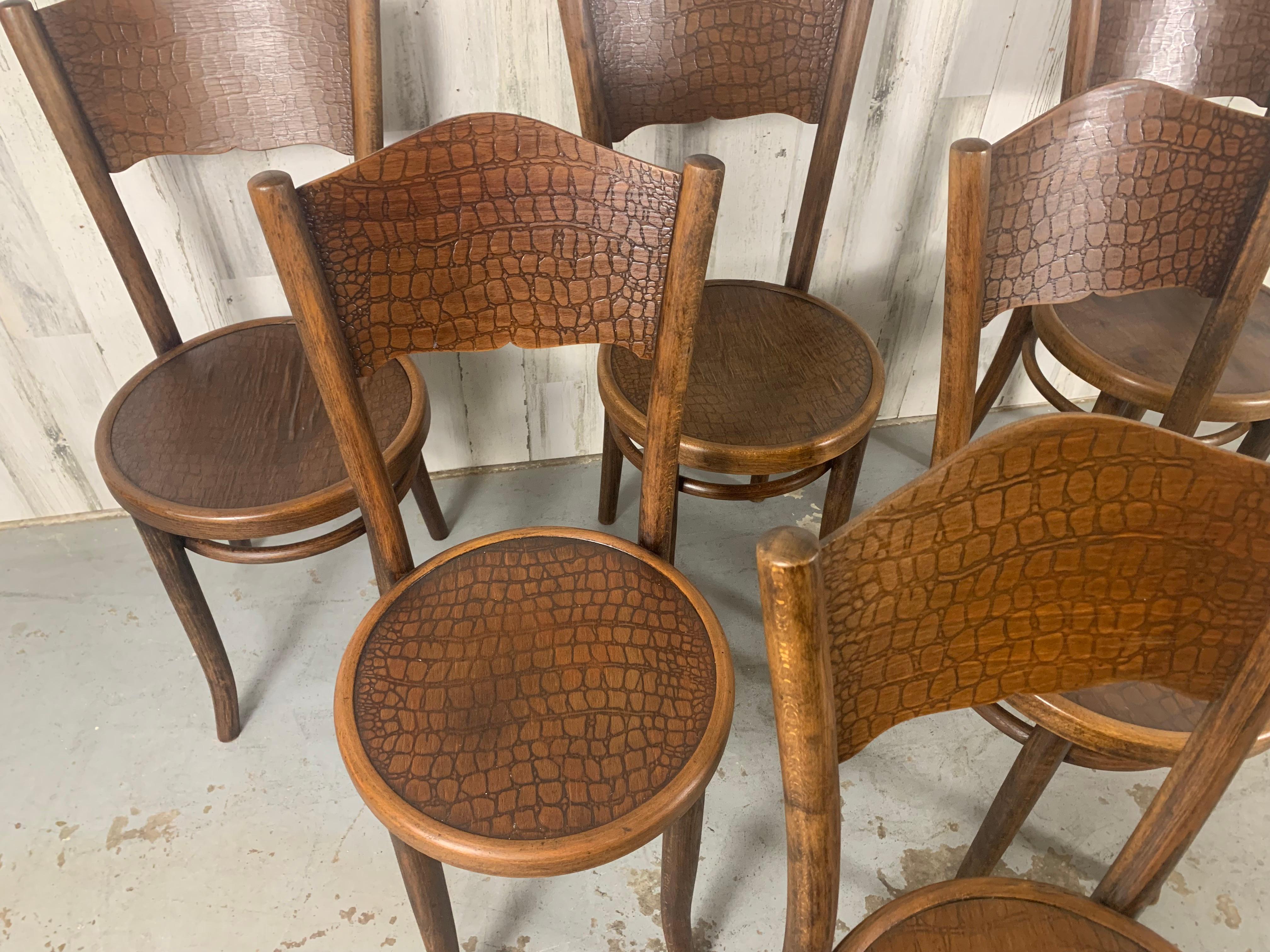 Modell 255 Thonet Bugholzstühle „Crocodile“ Muster-Set aus 6 Stühlen im Zustand „Gut“ im Angebot in Denton, TX