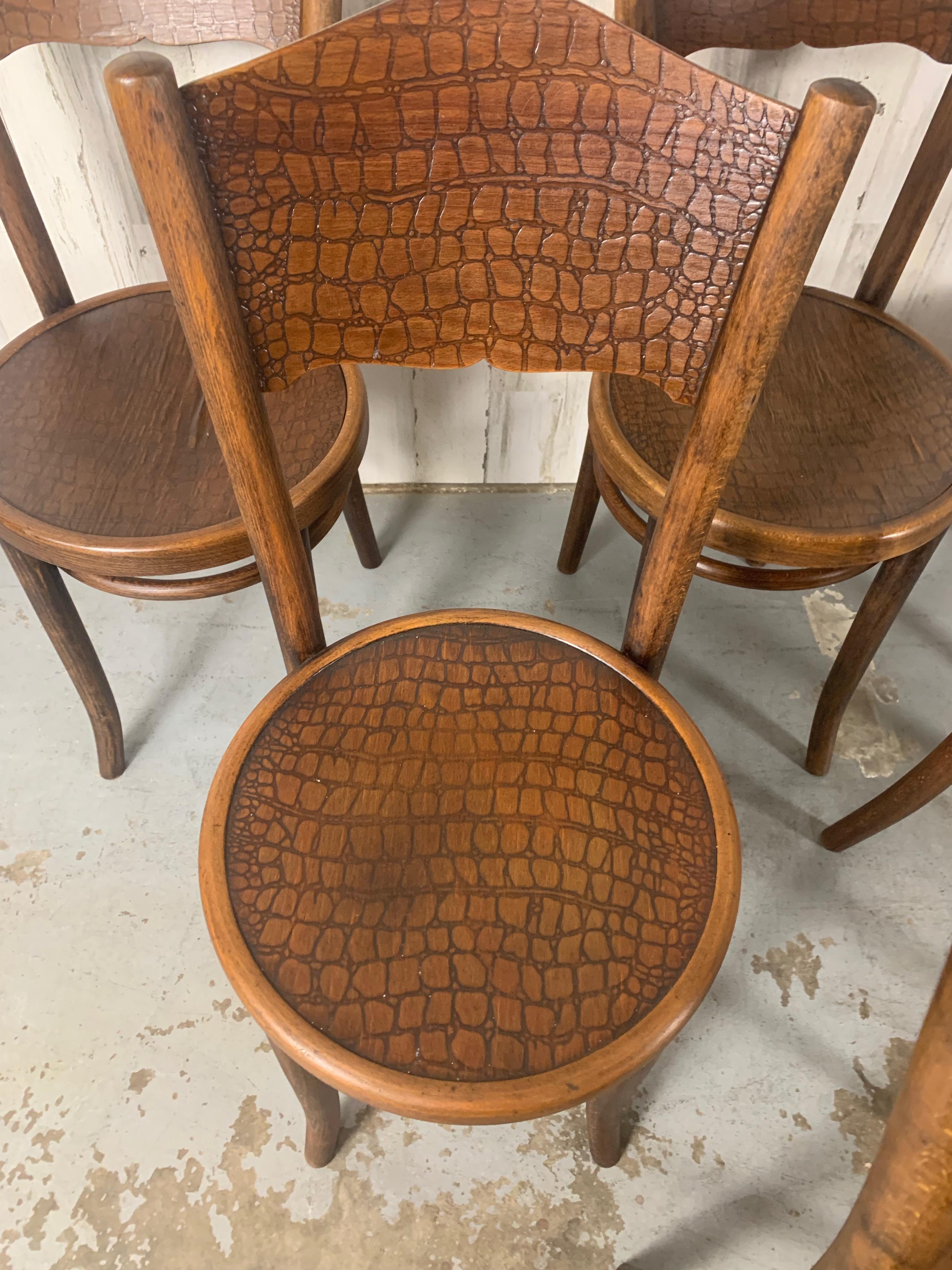 Modell 255 Thonet Bugholzstühle „Crocodile“ Muster-Set aus 6 Stühlen (20. Jahrhundert) im Angebot