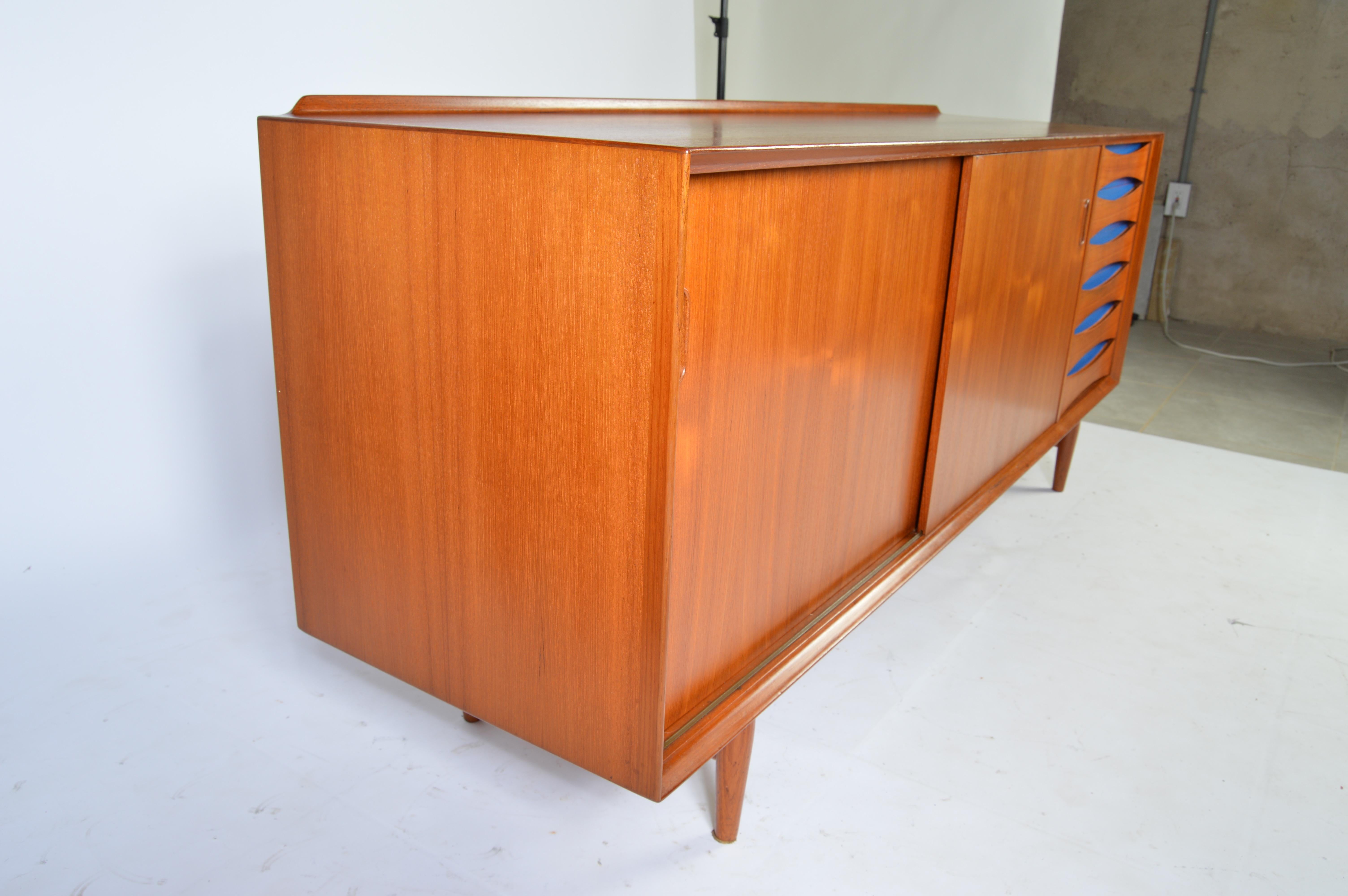 Mid-20th Century Model 29 Credenza in Teak designed by Arne Vodder for Sibast