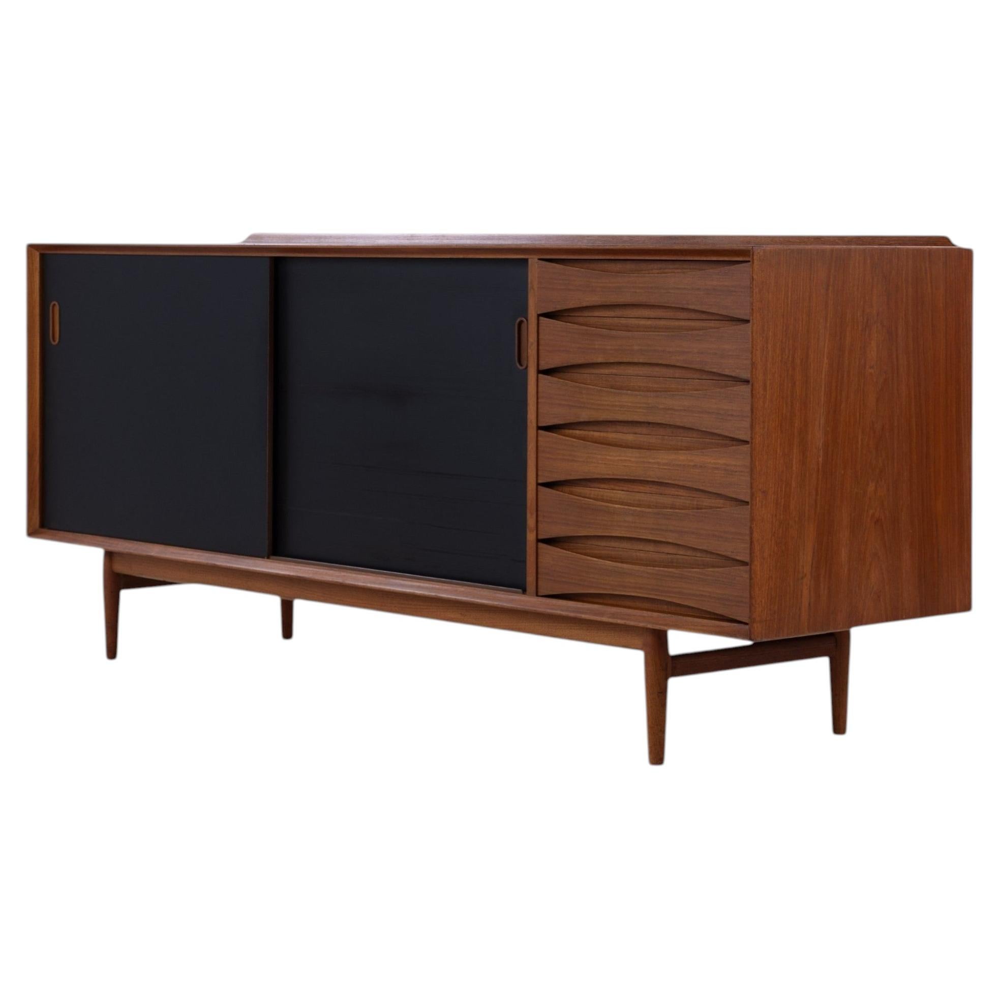 Model No 29 - Buffet en teck d'Arne Vodder