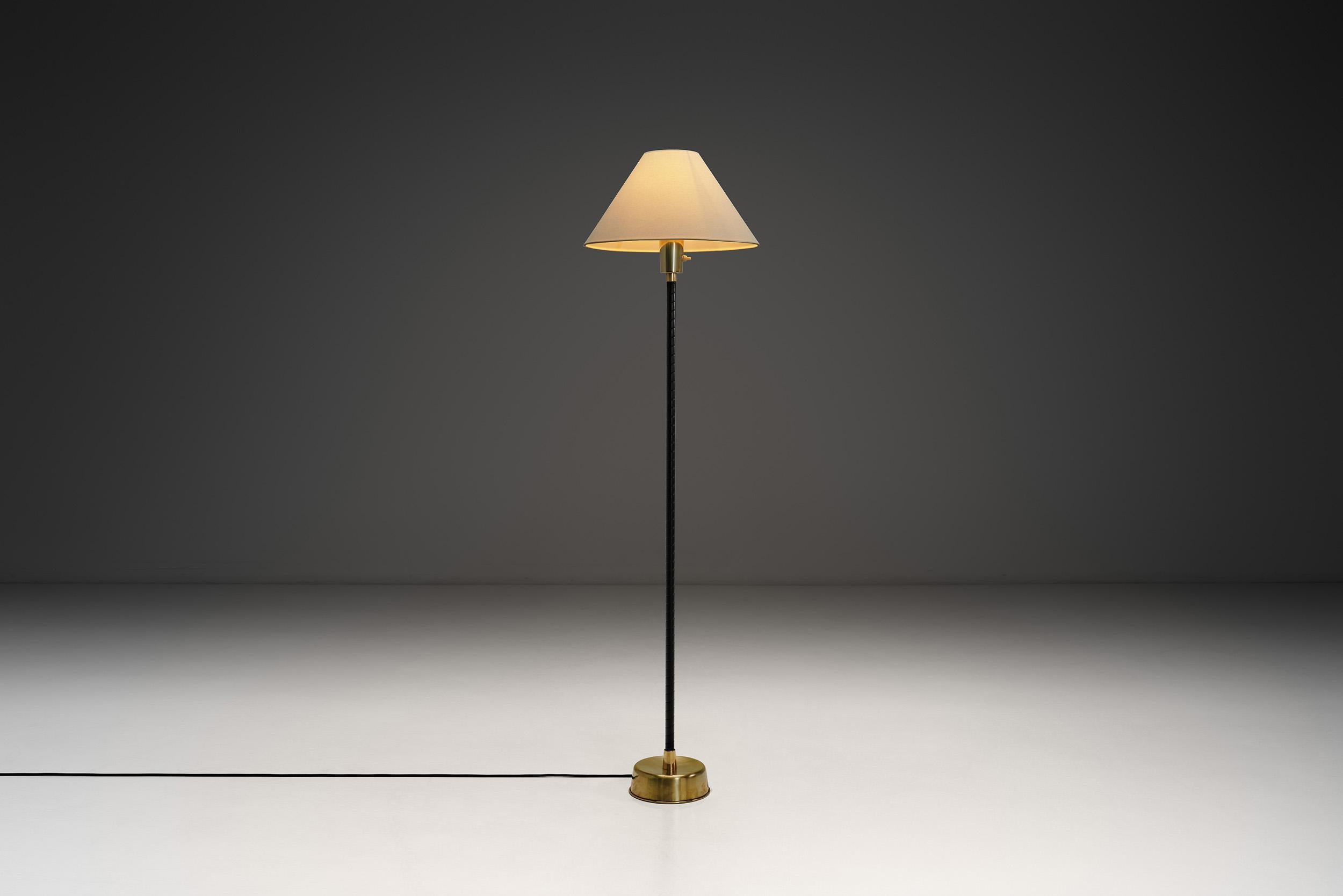 La diseñadora finlandesa Carin Lisa Johansson-Pape fue una figura pionera del panorama del diseño finlandés de mediados del siglo XX. Diseñó muebles para Stockmann a partir de 1937 y, desde 1942, también diseñó para la fábrica de iluminación Orno,