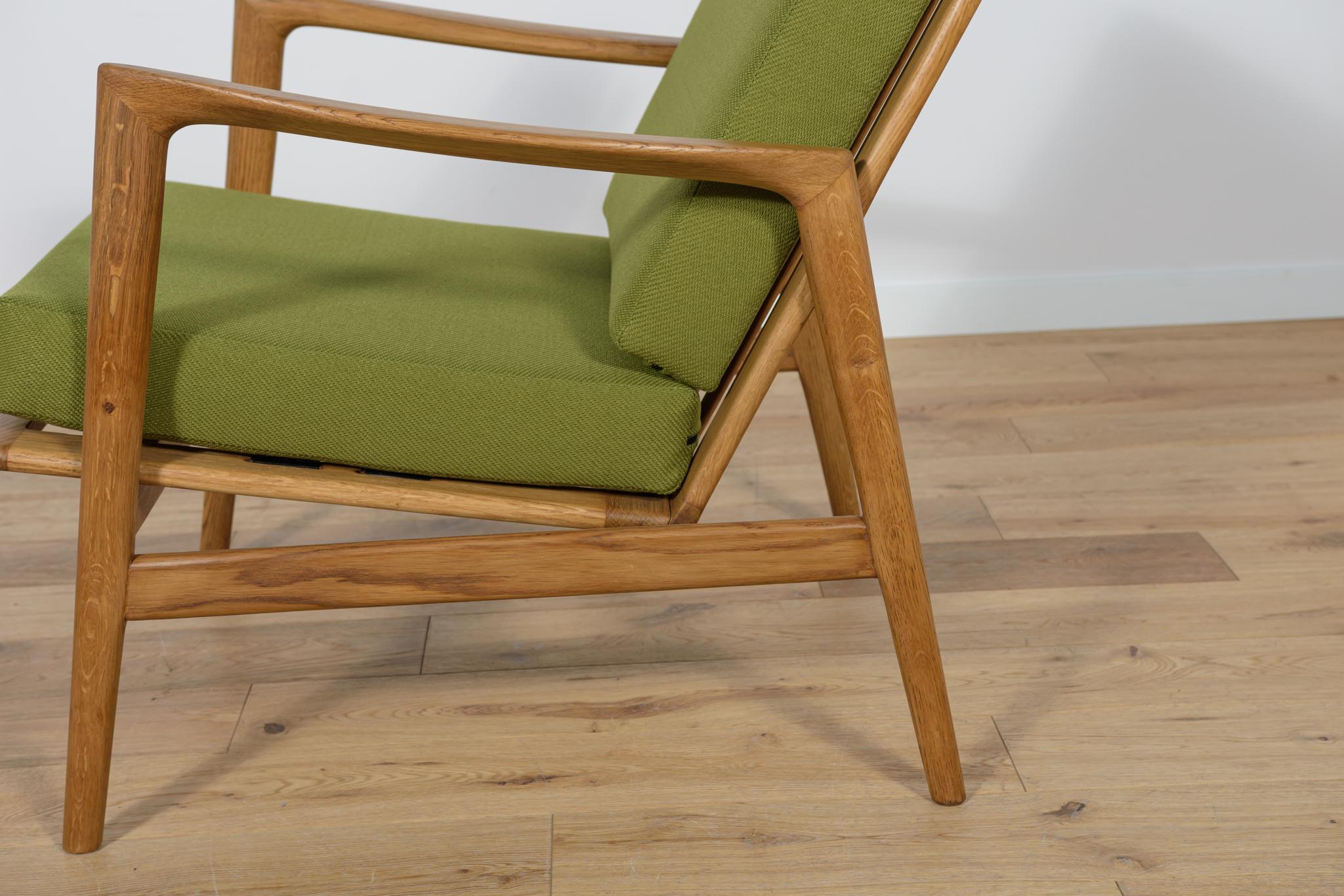 Mid-20th Century Model 300-139 Armchair from Swarzędz Factory, 1960s For Sale
